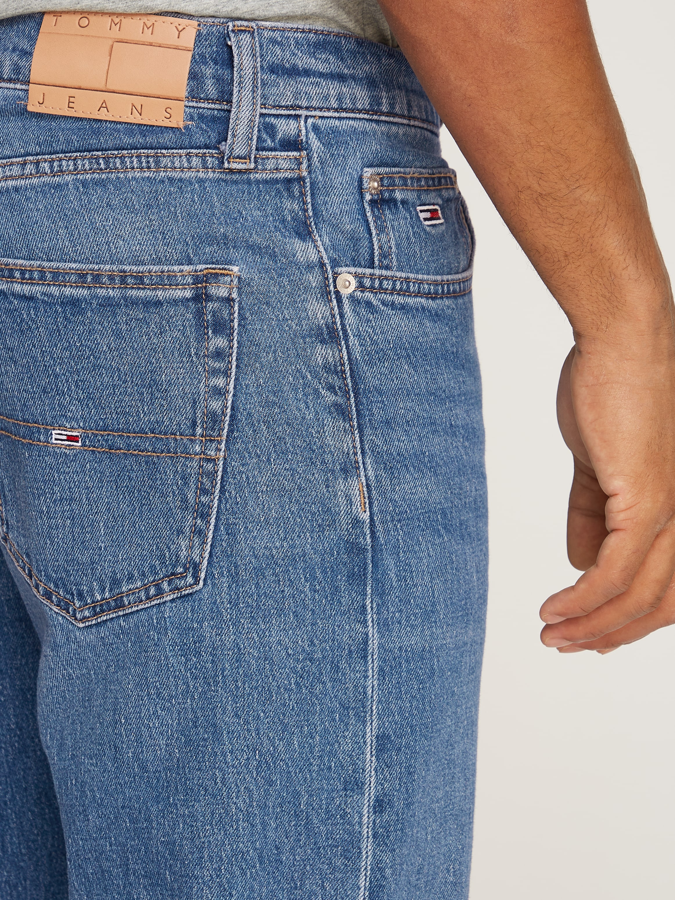 Tommy Jeans Straight-Jeans »Otis Regular Straight«, im modischen Schnitt