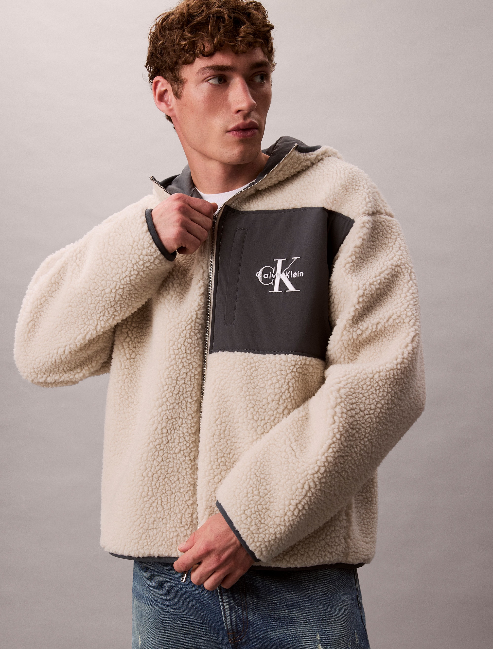 Calvin Klein Jeans Plüschjacke »SHERPA FUNNEL NECK FULL ZIP HOOD« mit Kapuze Mit Rundhalsausschnitt, regular fit