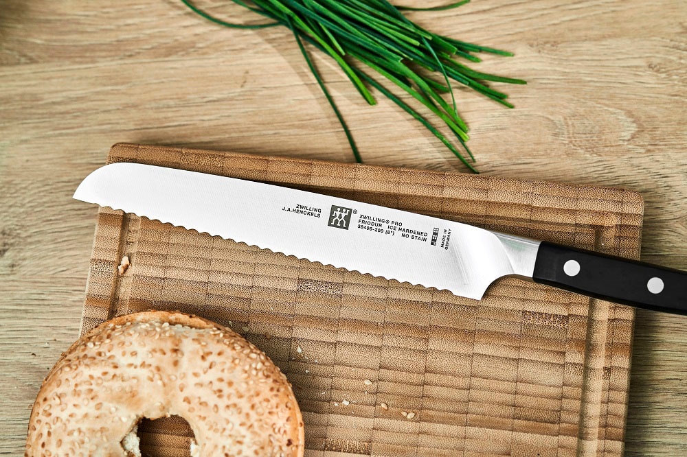 Zwilling Brotmesser »Pro«, (1 tlg.), Klingenlänge 20 cm günstig online kaufen