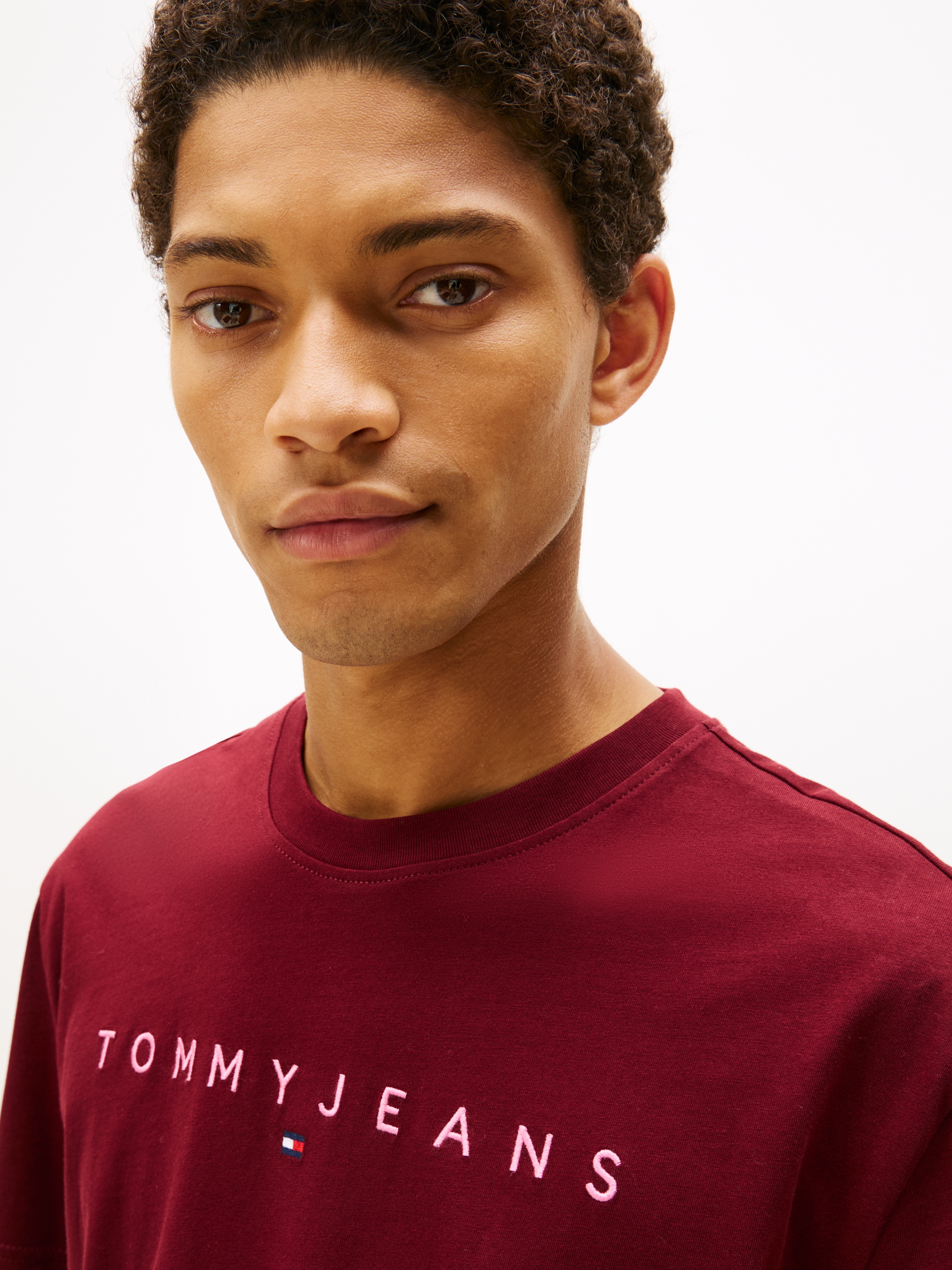 Tommy Jeans T-Shirt »TJM REG LINEAR LOGO TEE EXT« Rundhals, Regular Fit