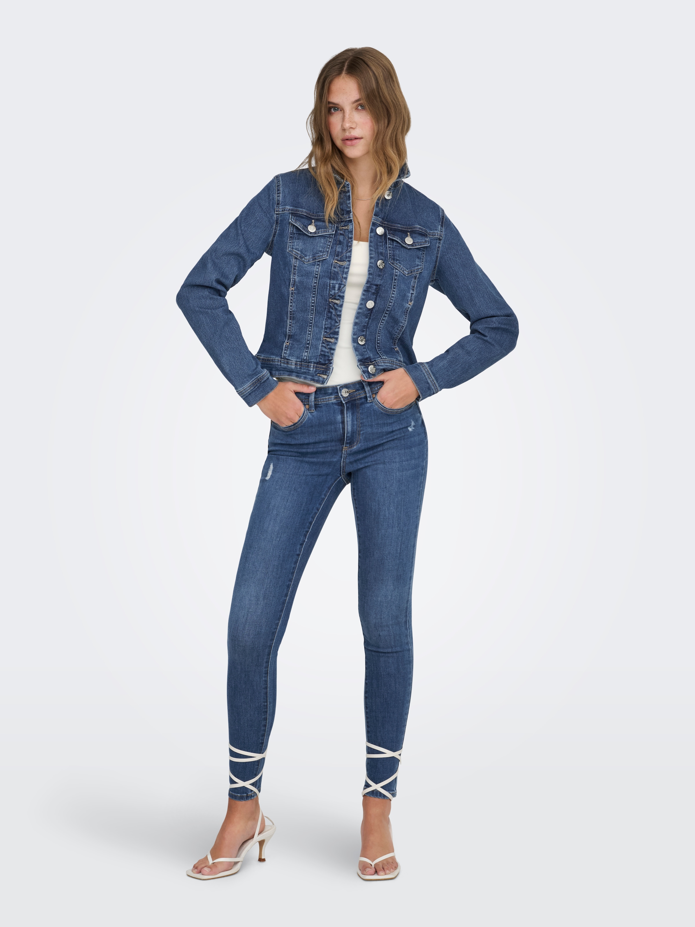 ONLY Jeansjacke »ONLWONDER – Jeansjacke mit Teilungsnähten und Stretch« sehr figurbetont, casual, Denim, Baumwollmischung, Brusttaschen
