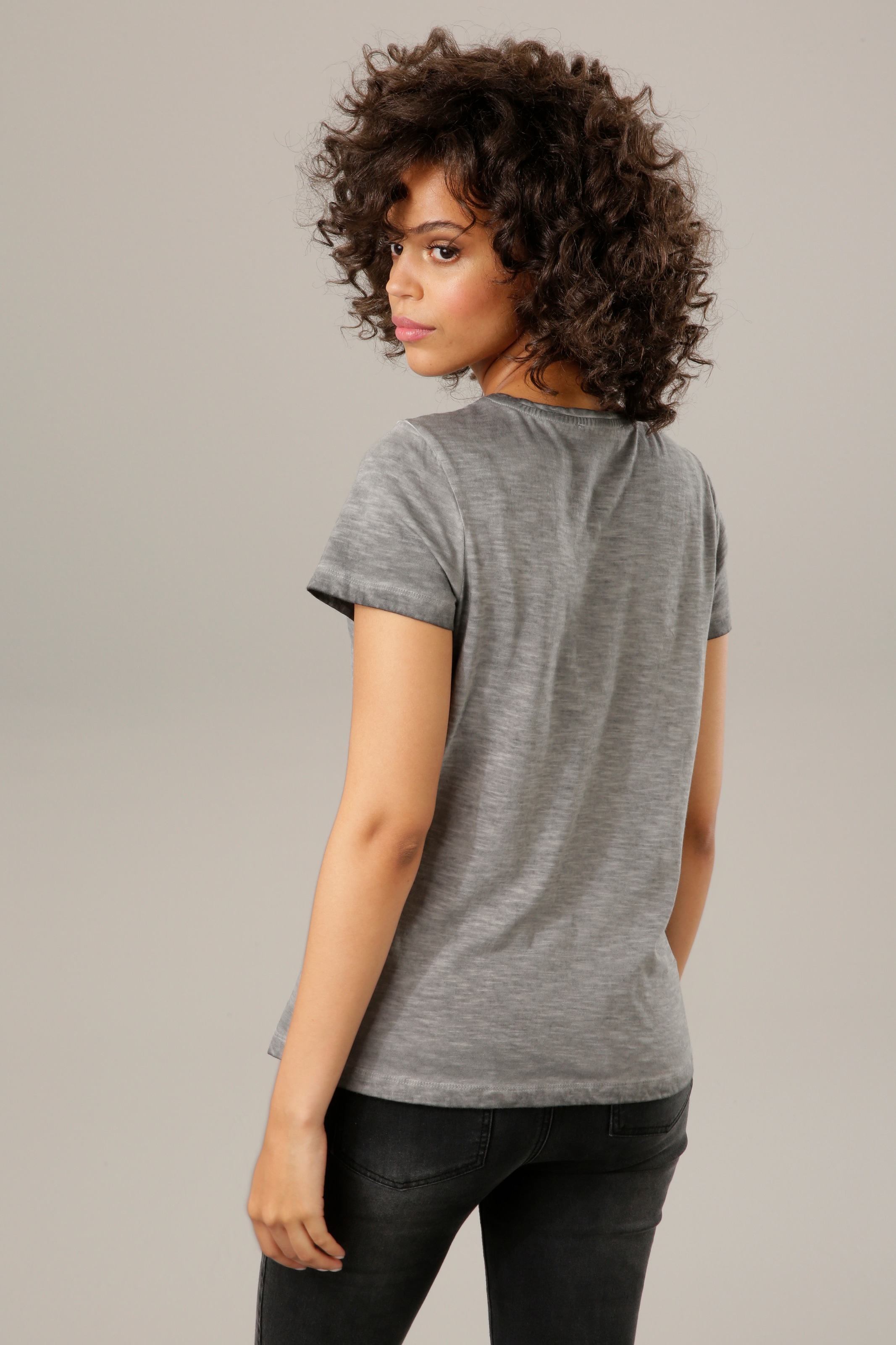Aniston CASUAL T-Shirt, mit Glitzersteinchen verzierter Frontdruck