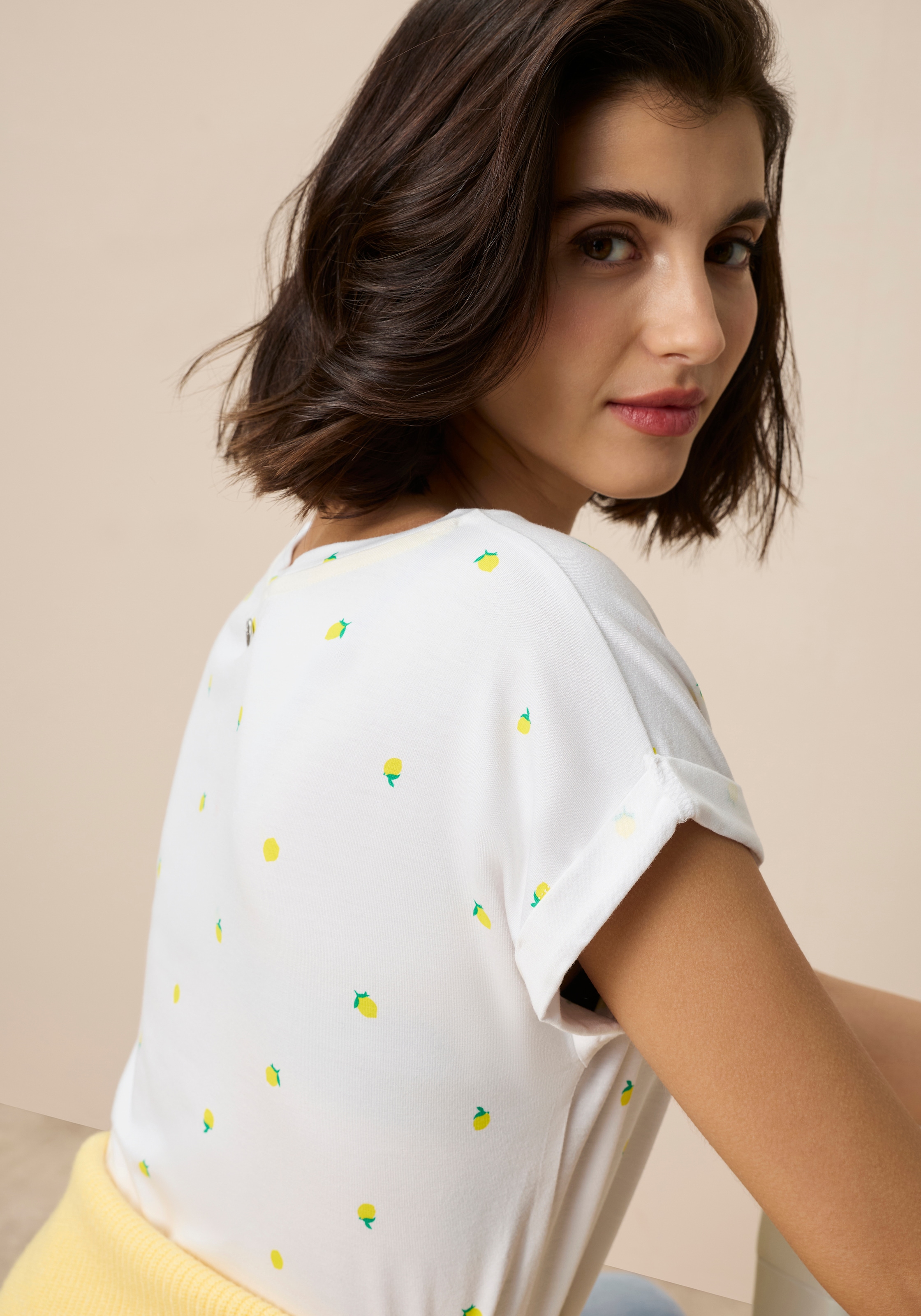 Tamaris T-Shirt mit femininen Allover-Print und lässiger Passform