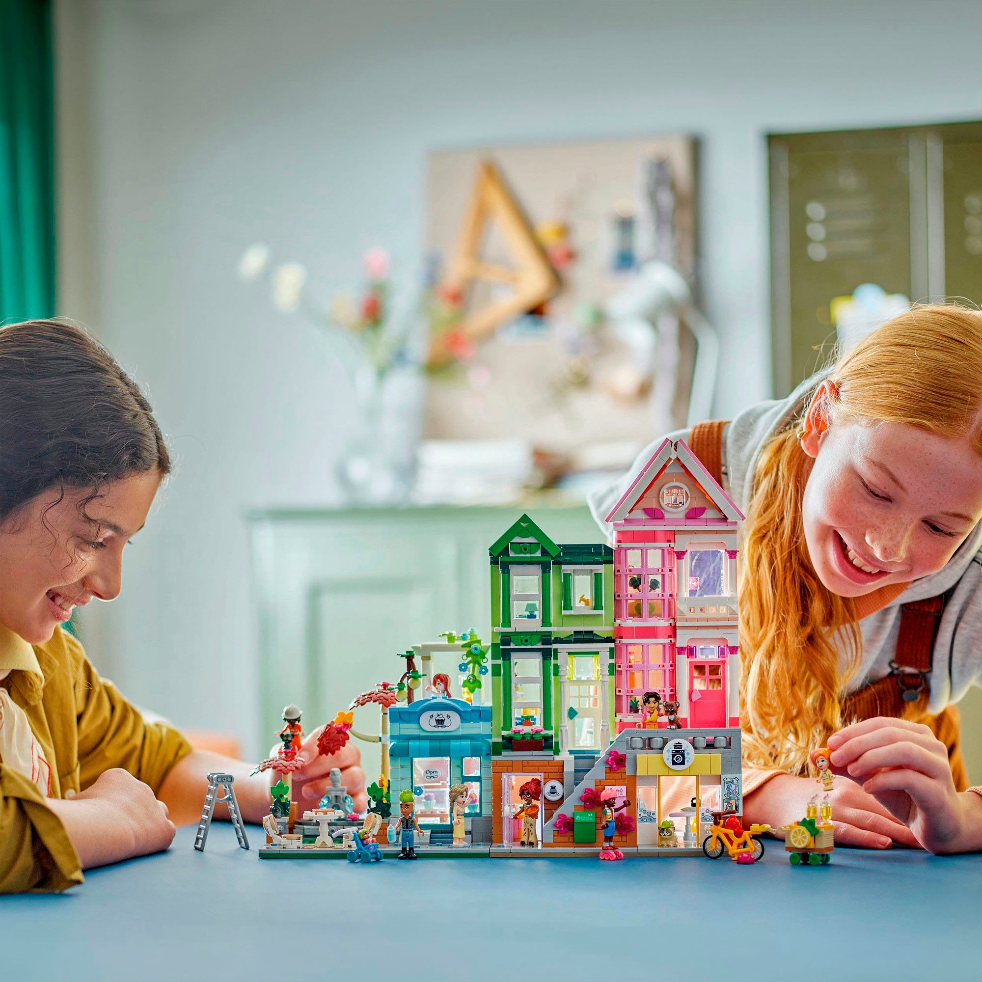 LEGO® Konstruktionsspielsteine »Heartlake City Wohn- und Einkaufsstraße (42670), LEGO Friends«, (2040 St.), Made in Europe