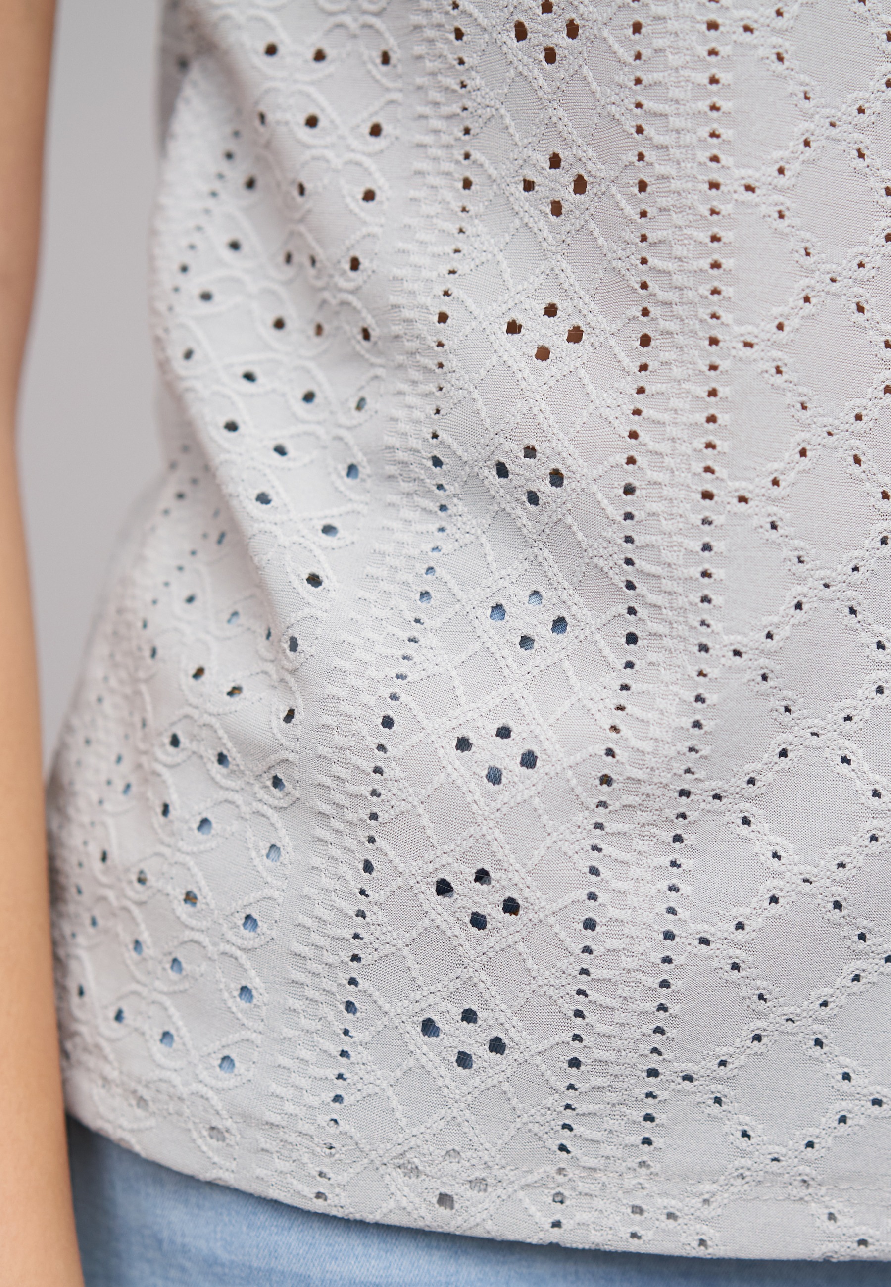 CLOUD 5IVE T-Shirt »CLOUD 5IVE T-Shirt mit Lochmuster und Rundhals« 1 Stk.