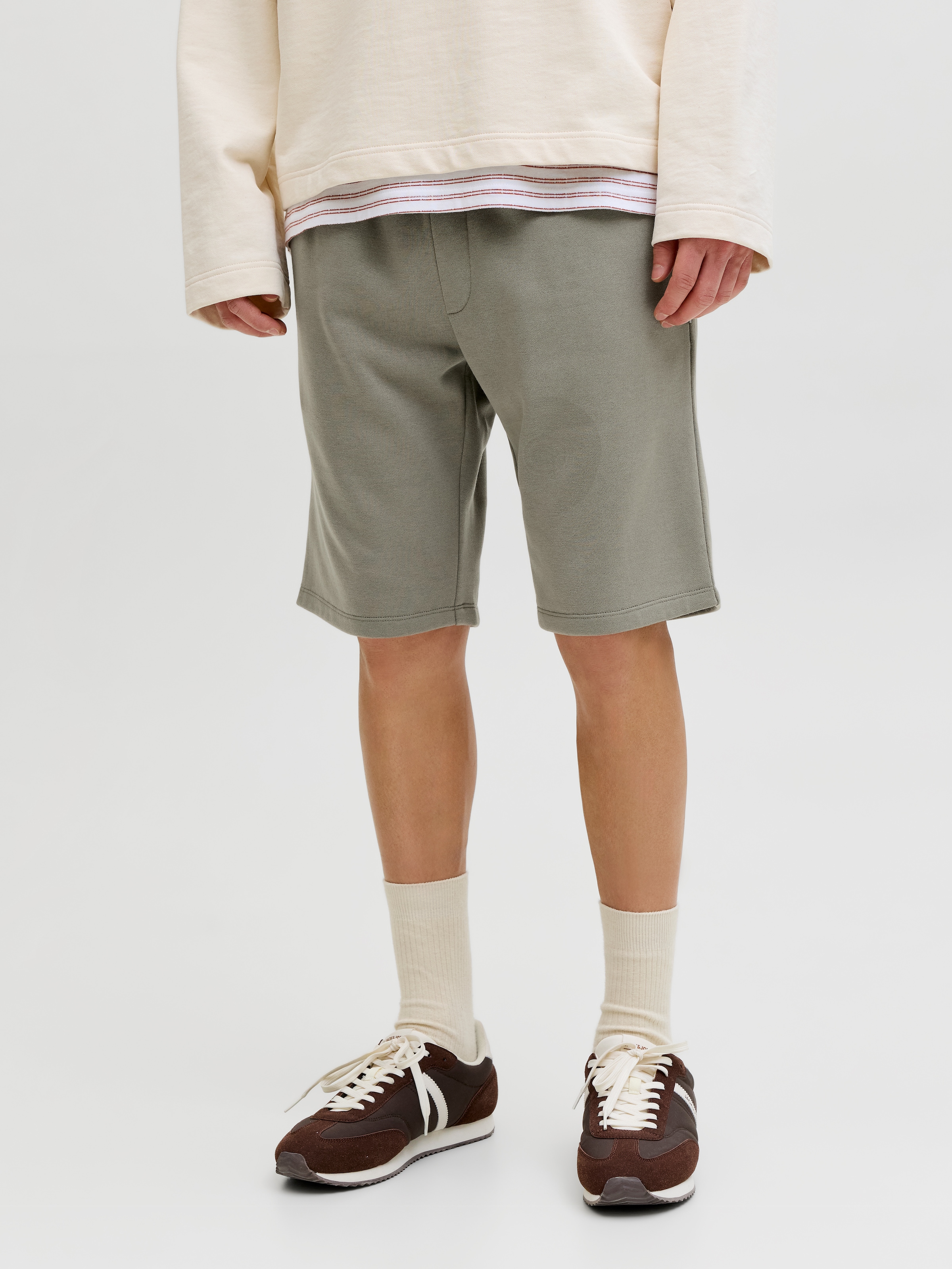 Jack & Jones Sweatshorts »JPSTGORDON mit elastischem Bund«  unifarben, modisch, regular fit, Webstoff