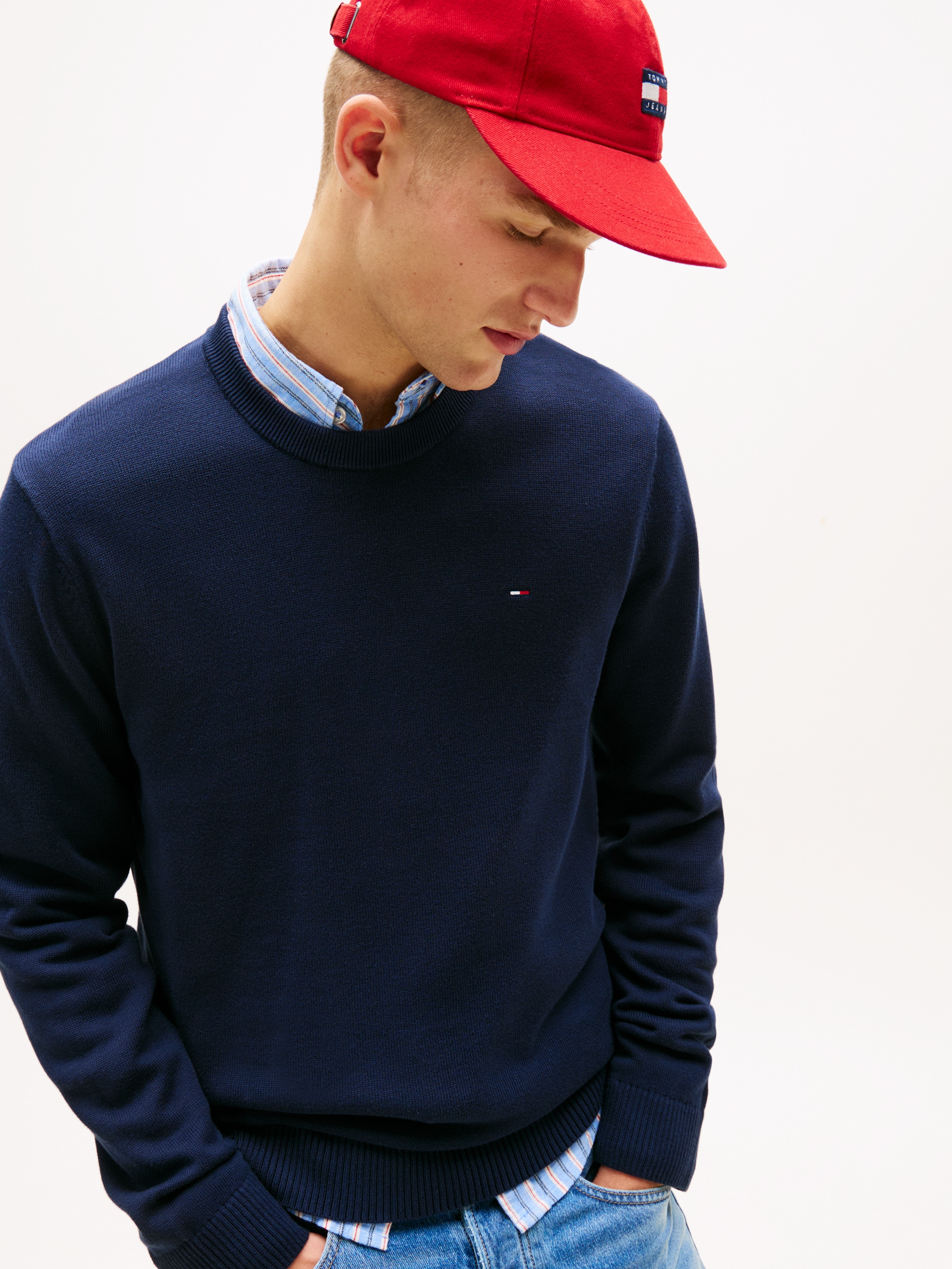 Tommy Jeans Strickpullover »TJM SLIM FIT LIGHT SWEATER« Slim fit mit Rundhalsausschnitt