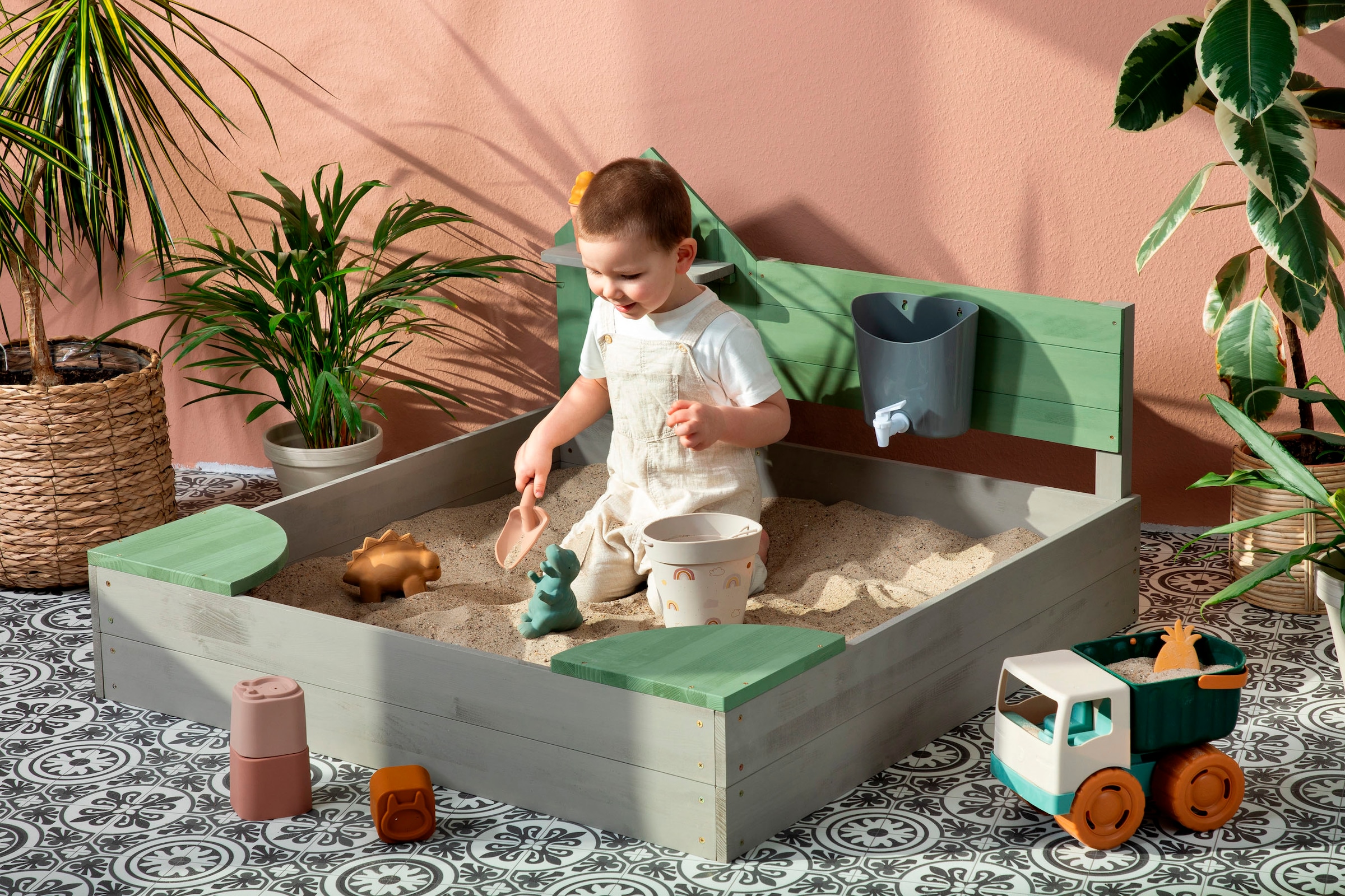 MUDDY BUDDY® Sandkasten »Cozy House, warmgrau/eukalyptus«, FSC® - schützt Wald - weltweit