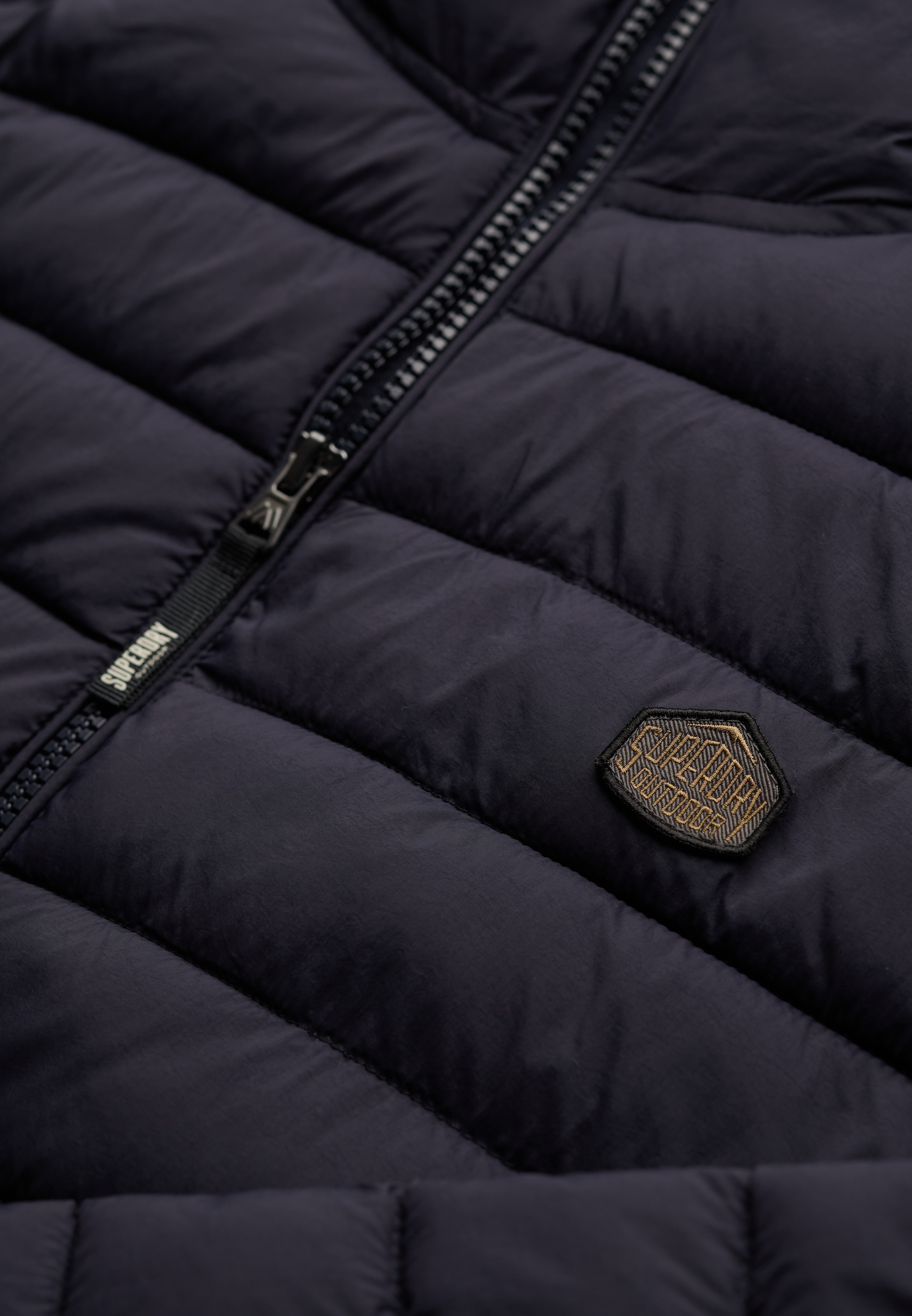 Superdry Steppjacke »Hooded Fuji Lite Jacket« mit Kapuze slim fit Form, mit Kapuze