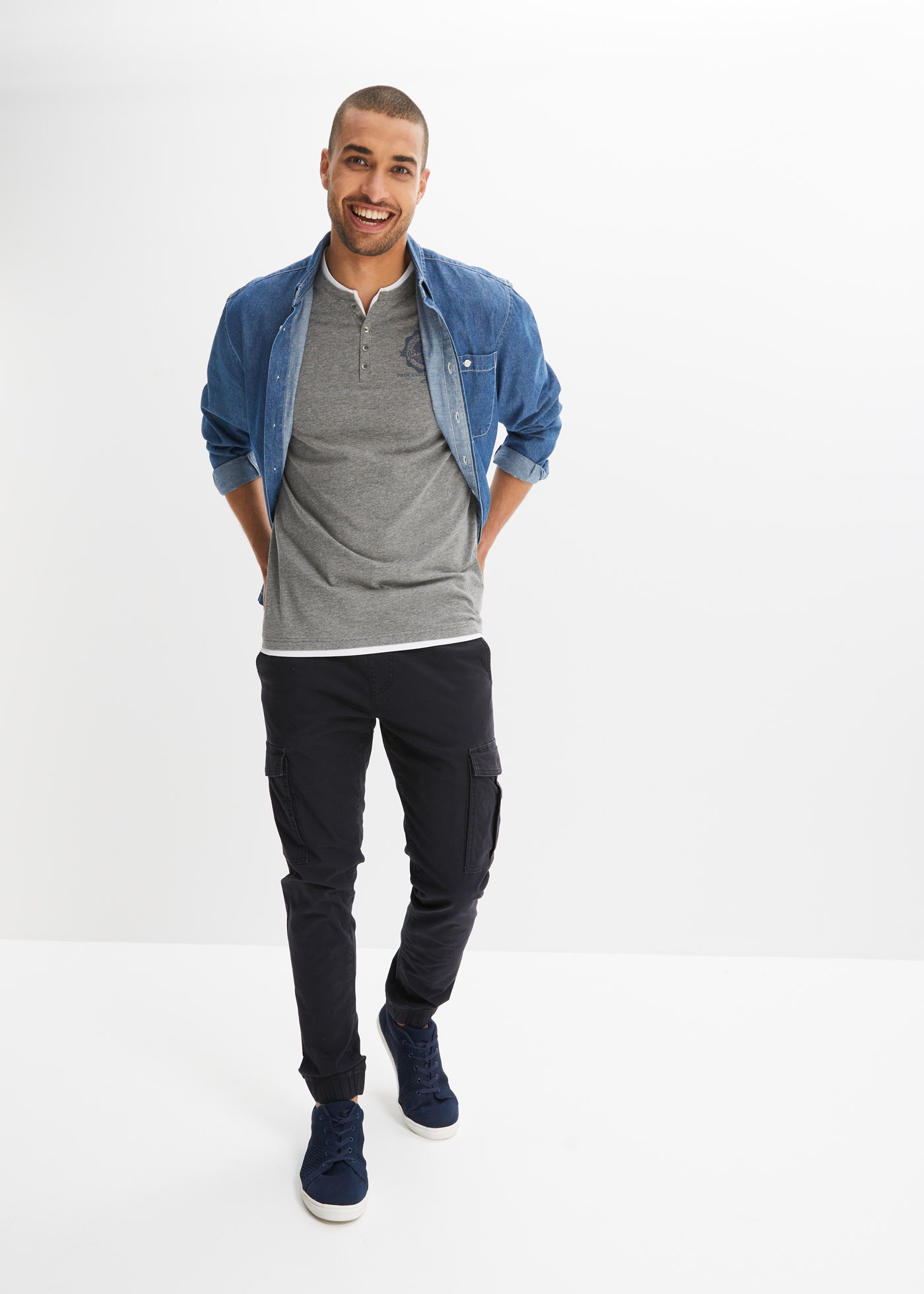 bonprix Henleyshirt Packung, 2 Stk. Regular Fit, Kurzarm, aus Baumwolle, Casual Stil