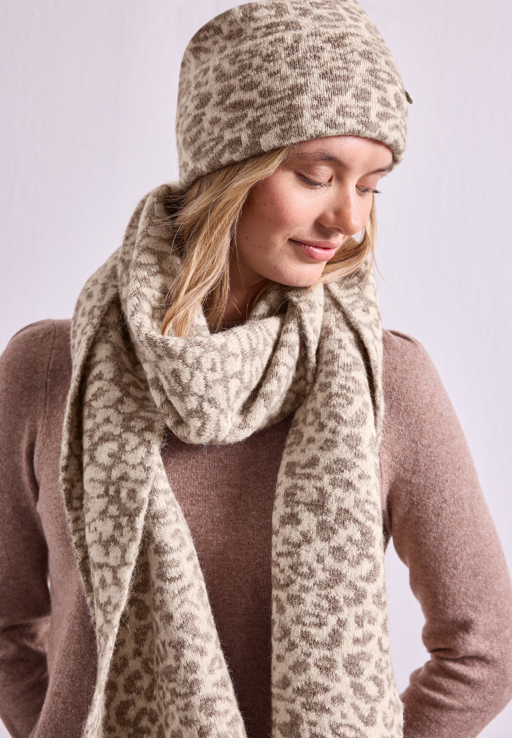 STREET ONE Strickschal Jacquard Schal mit Leo-Muster