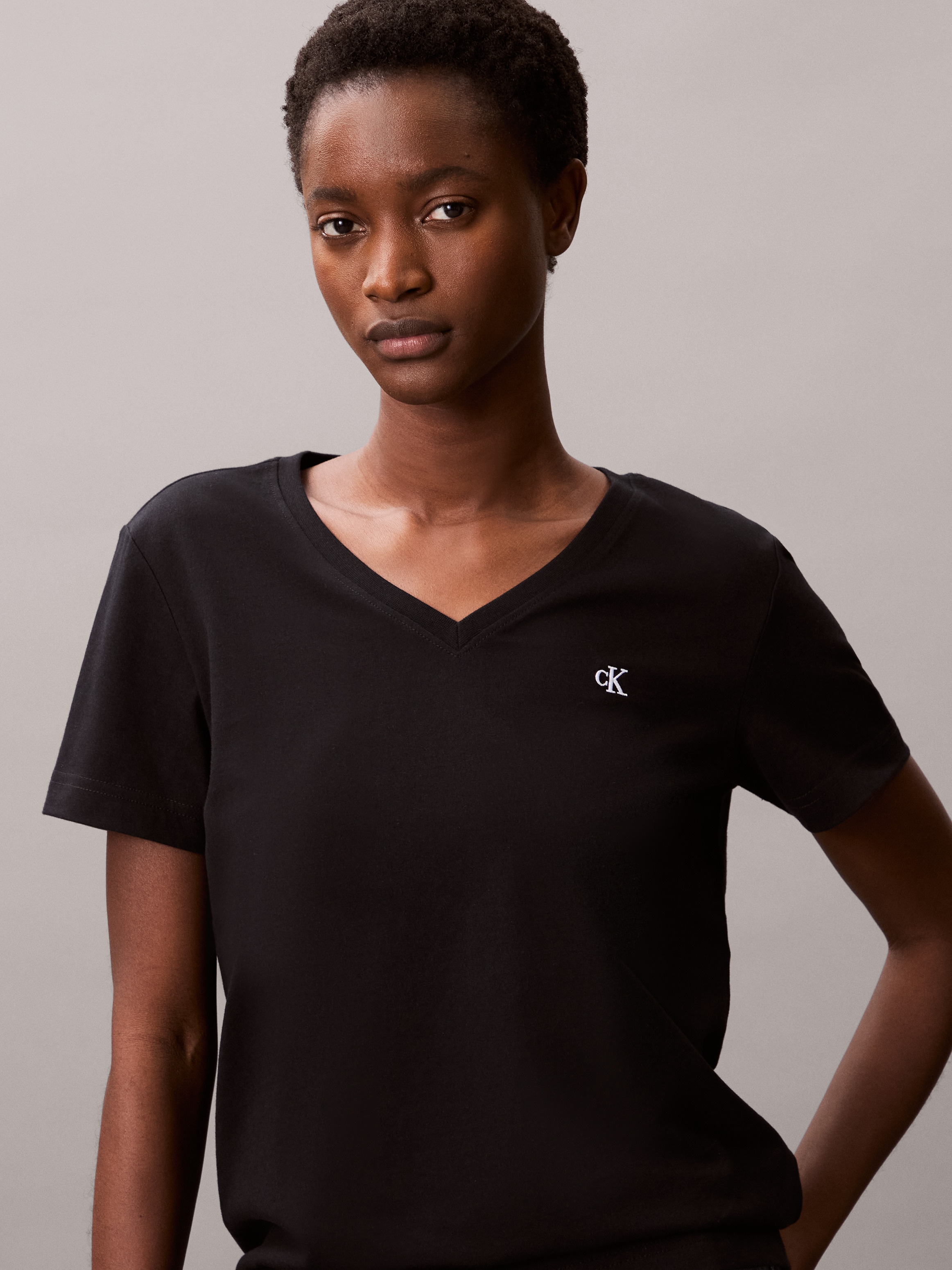 Calvin Klein Jeans T-Shirt »Archive Jersey Vnk Tee EU«, Mit V-Ausschnitt
