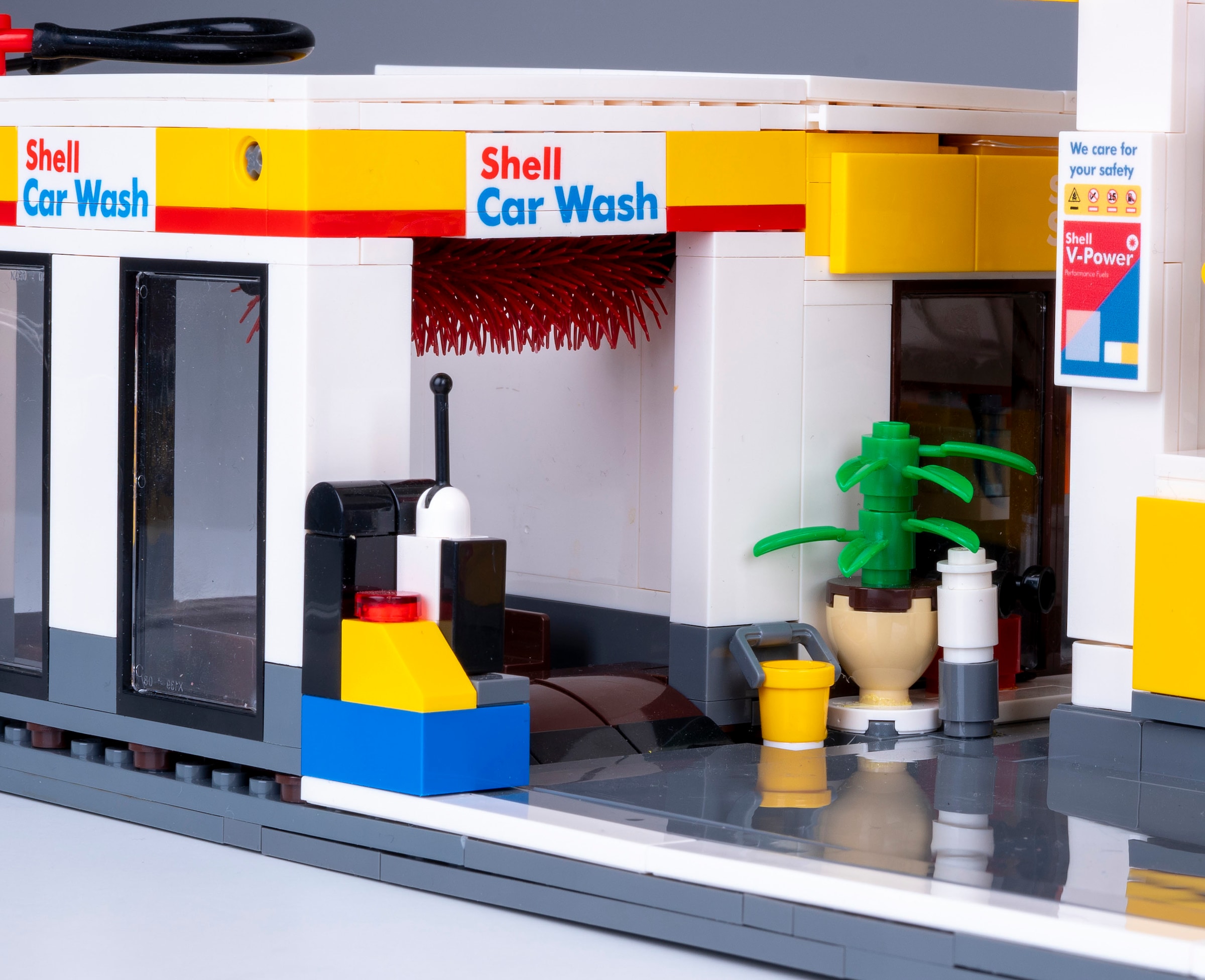 Jamara Konstruktions-Spielset »CaDA, Bricks, Shell Tankstelle mit Shop und Waschanlage (402857)« mit LED Licht