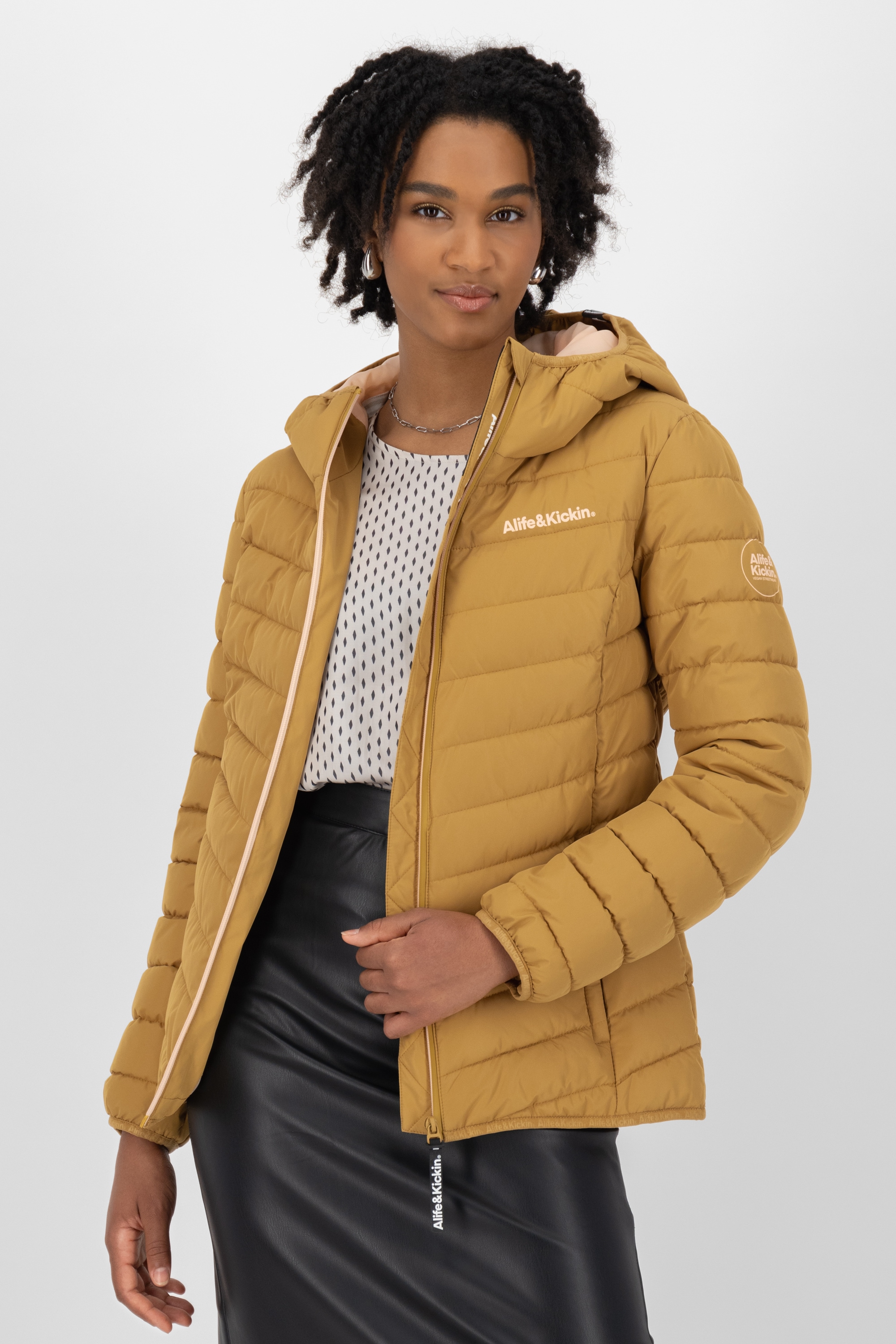 Alife & Kickin Winterjacke »Damen RabeaAK A«, Moderne Steppjacke mit gefütterter Kapuze in schmaler Passform