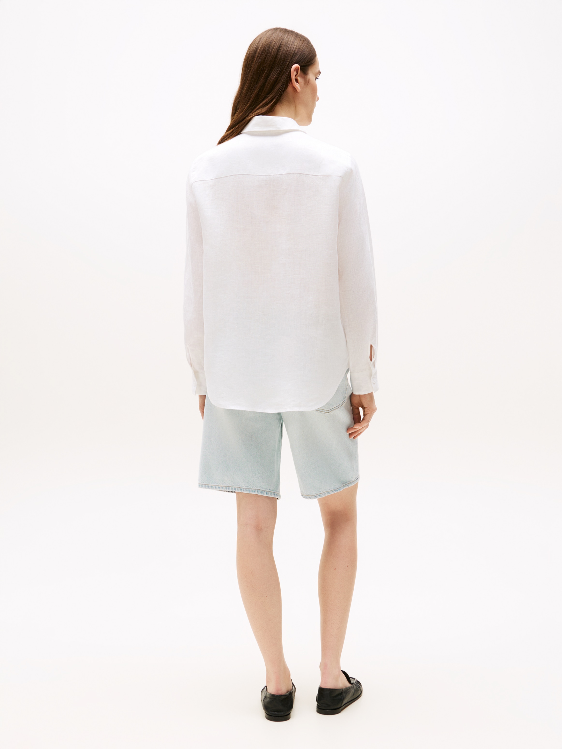 Tommy Hilfiger Hemdbluse »ESS LINEN RELAXED SHIRT« mit Logostickerei ,kühlendes Premium Leinen