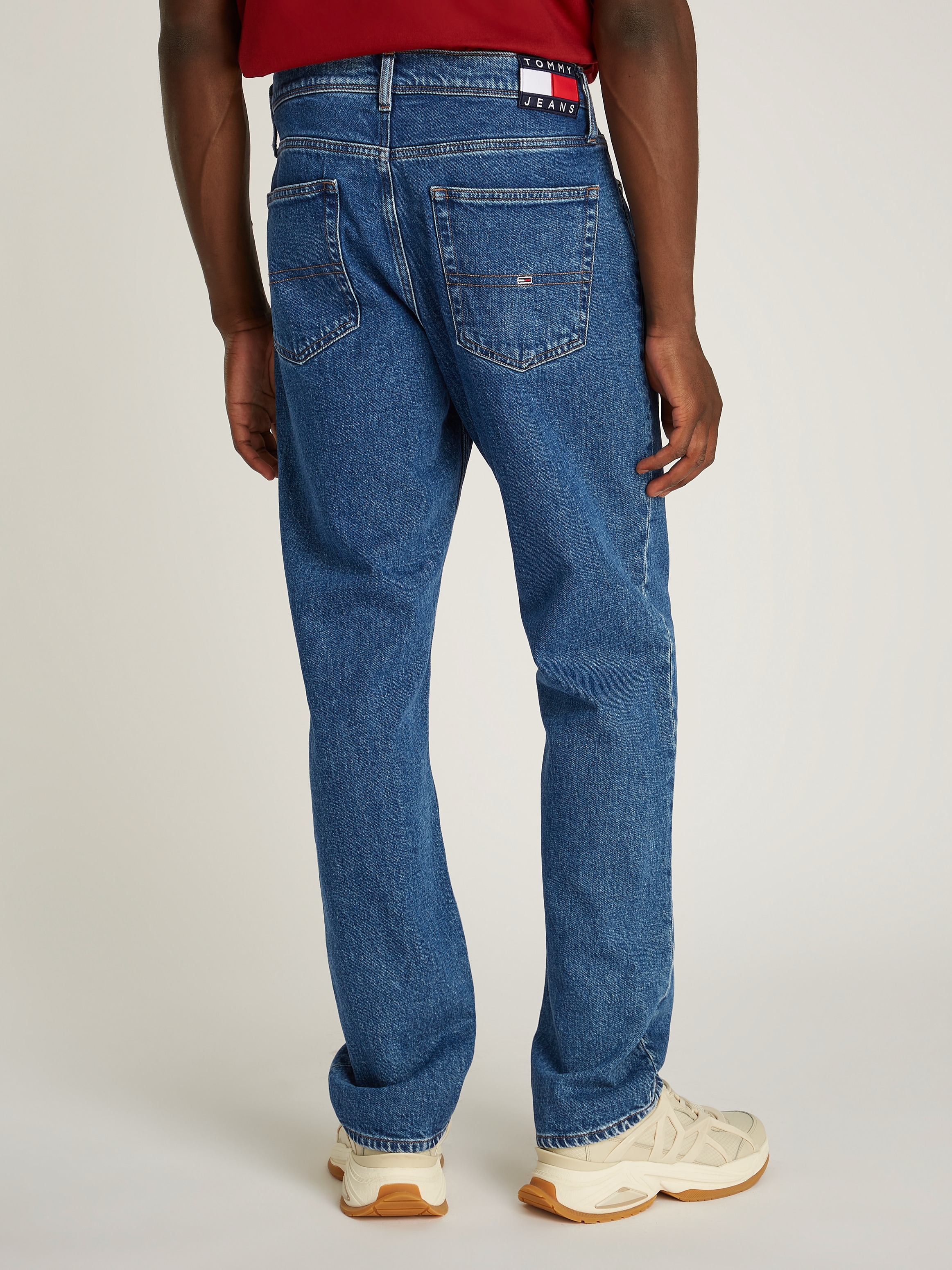 Tommy Jeans Relax-fit-Jeans »Ethan Relaxed Straight«, mit Logoprägung