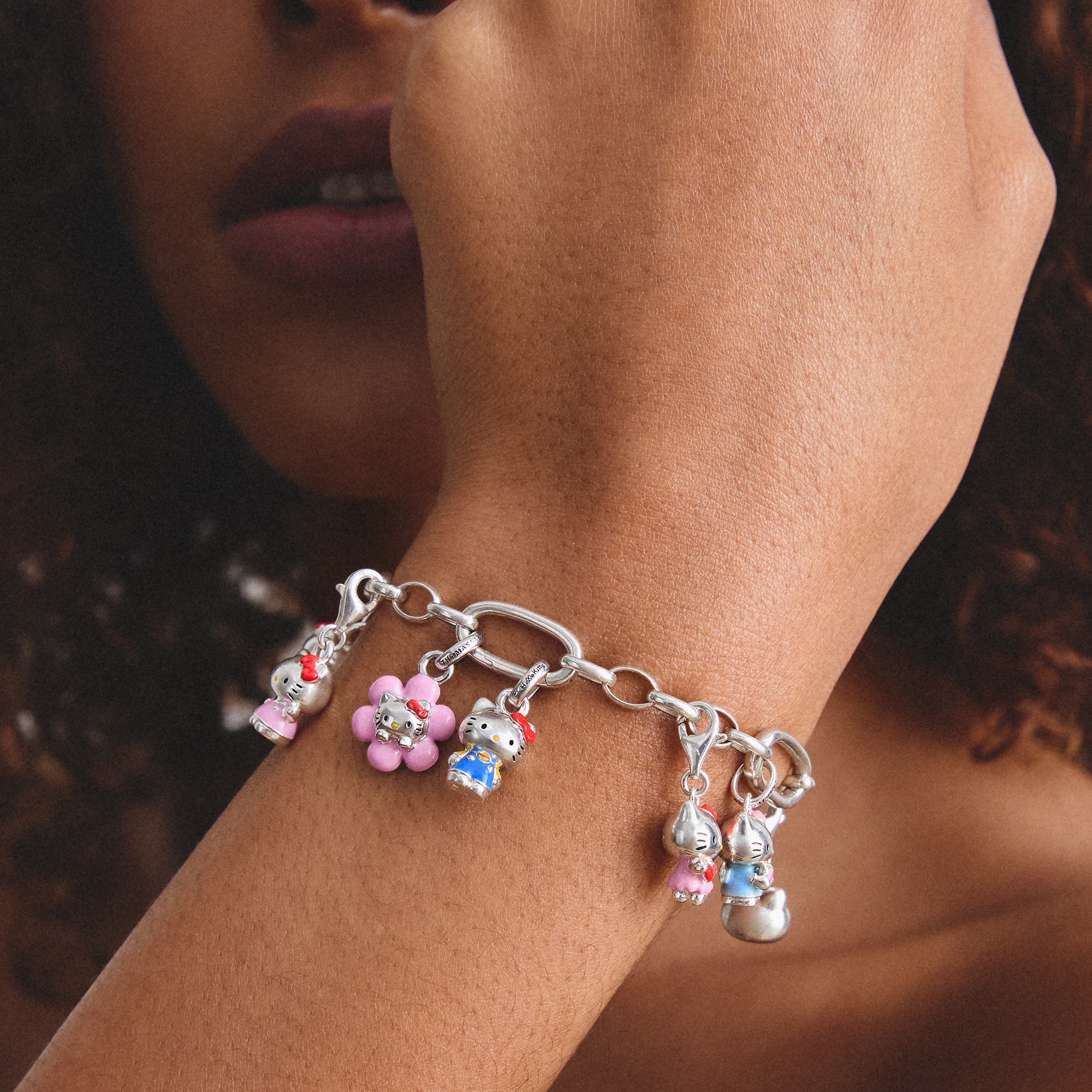 THOMAS SABO Charm-Einhänger »THOMAS SABO ♡ Hello Kitty Charm mit Herz - Original« Emaille