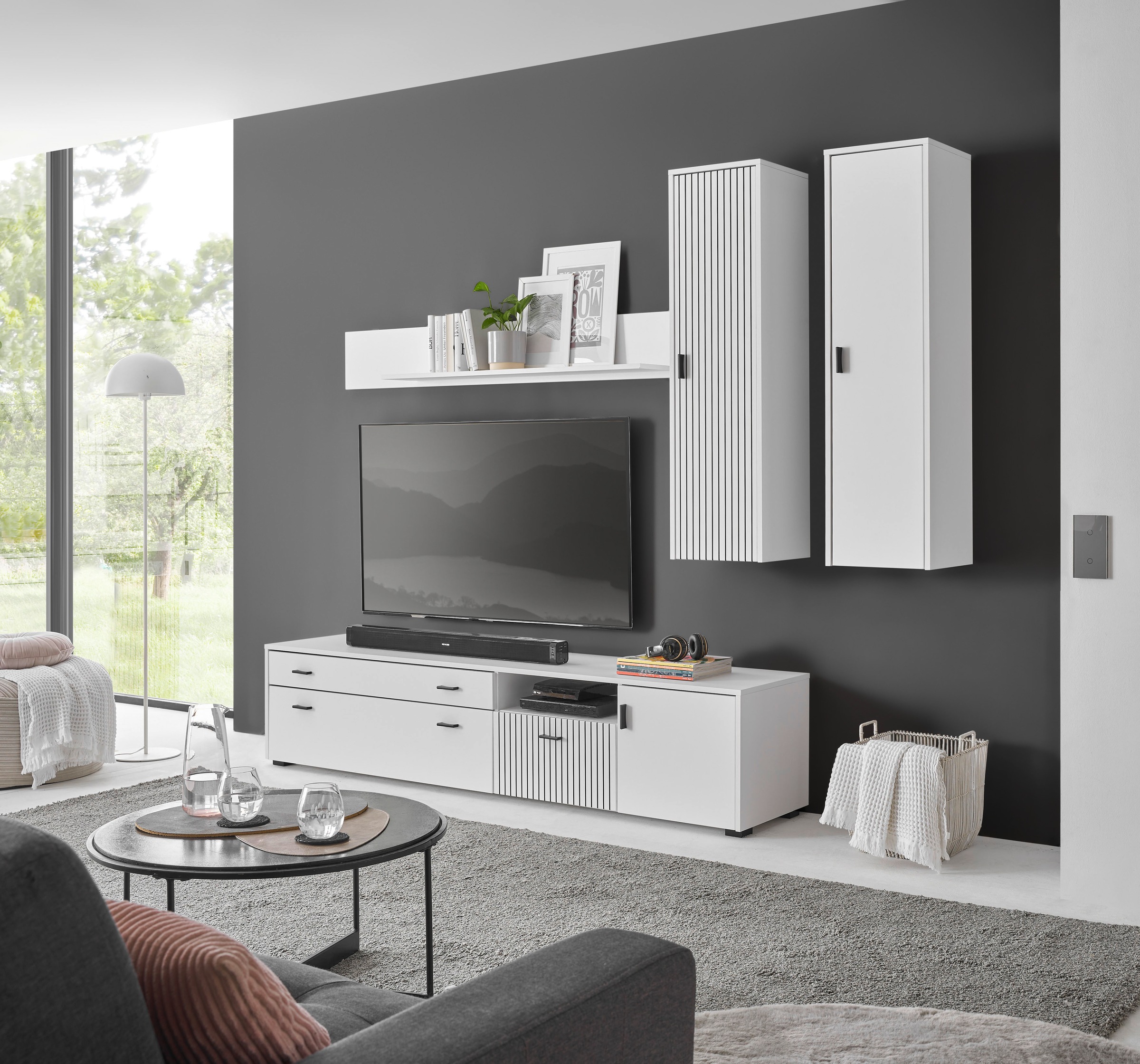 INOSIGN Wohnwand »HUDSON«, (Set, 4 St.), mit moderner Rillenoptik, Griffe aus Metall (Schwarz), Breite 243 cm