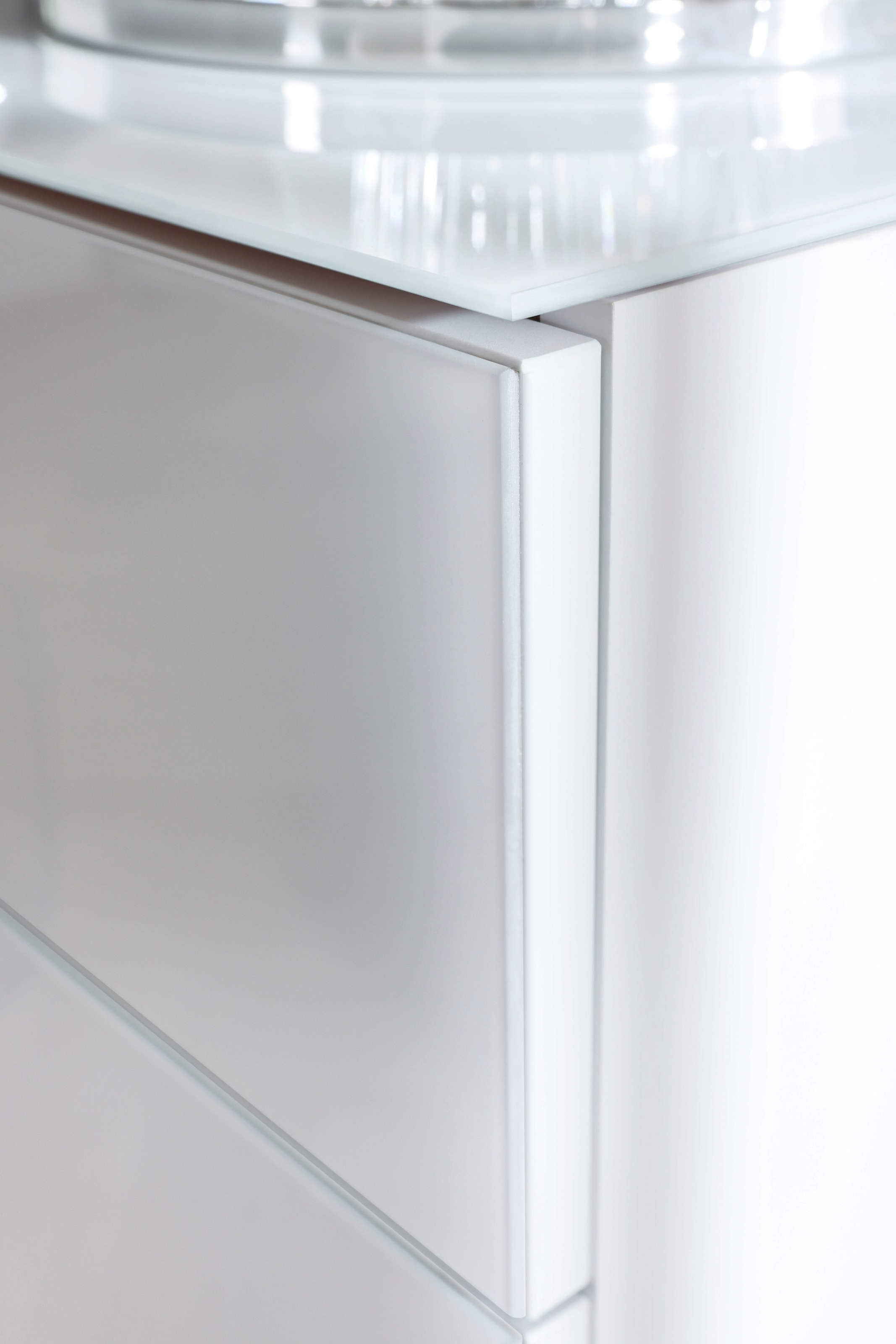 rauch Nachtkommode »Nachttisch Nachtschrank Nachtkonsole FLIPP mit Glasfront« Breite 40 cm,  mit 3 Schubladen und Soft-Close-Funktion, Oberboden und Front Glas