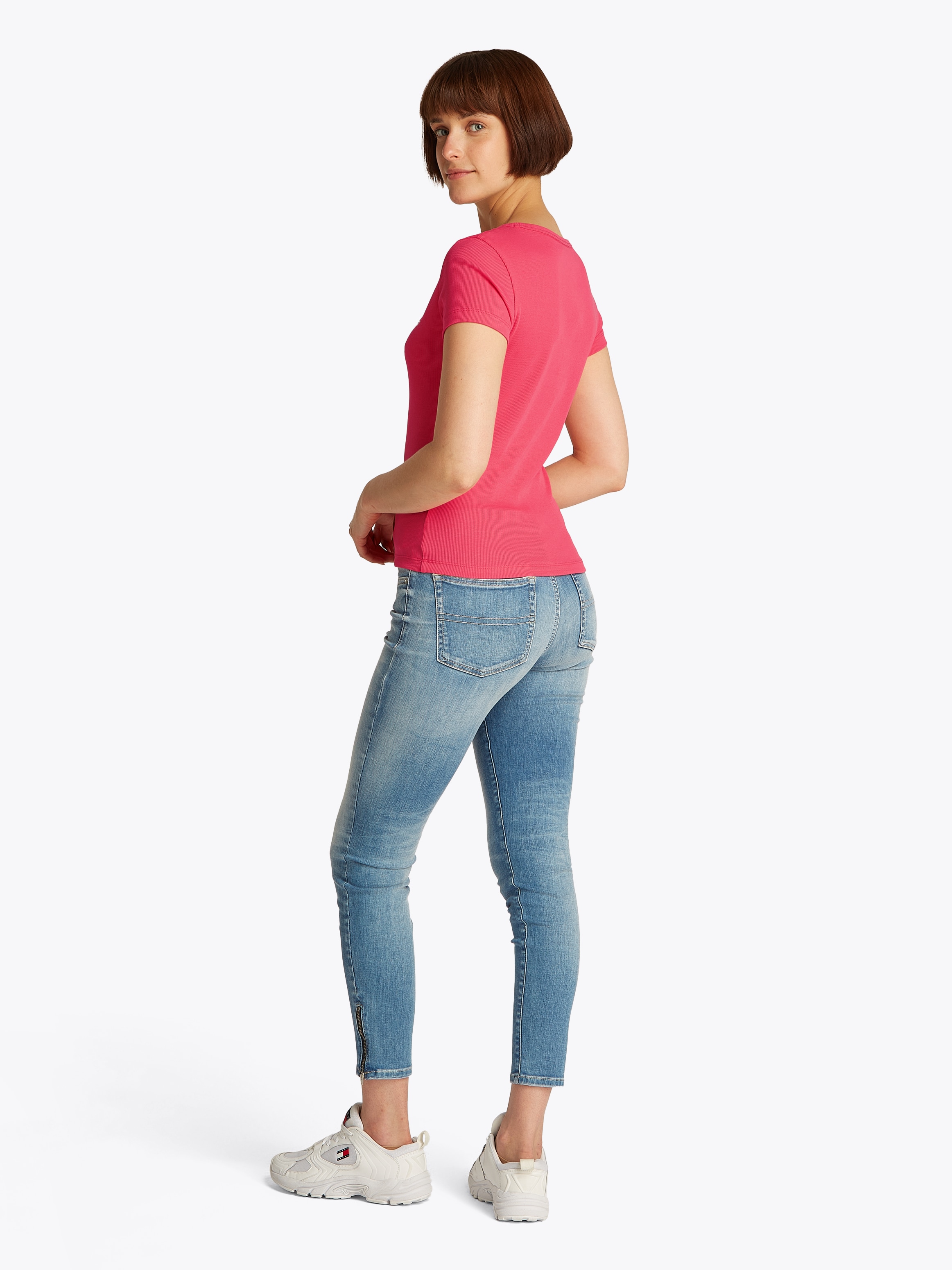 Tommy Jeans Kurzarmshirt »TJW SLIM ESSENTIAL RIB V SS«, mit gerippter Struktur