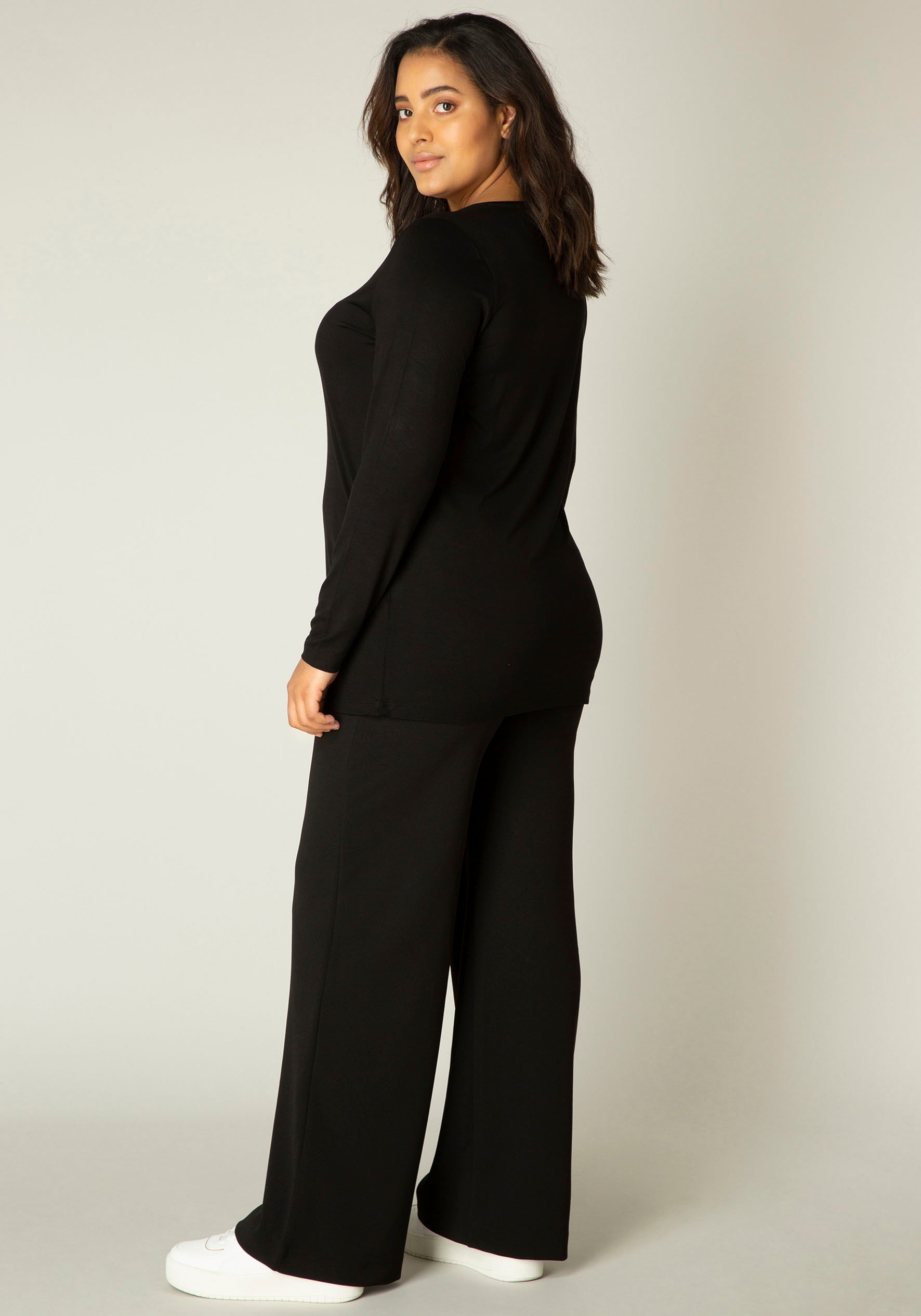 Base Level Curvy Langarmshirt »Alize«, Weiche, leicht glänzende Qualität