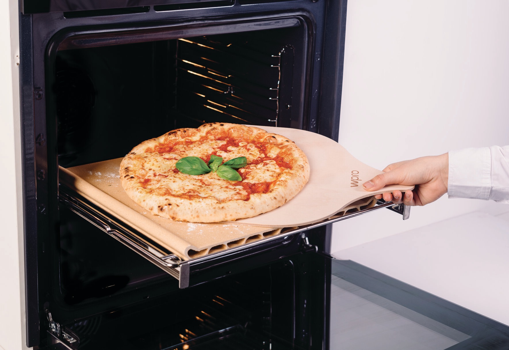 BAUKNECHT Backofen »BBI7 310C PIZZA« mit 1-fach-Teleskopauszug mit Pyrolyse-Selbstreinigung Restaurant-Pizza daheim: 310°C Pizza-Funktion inkl. Pizzastein
