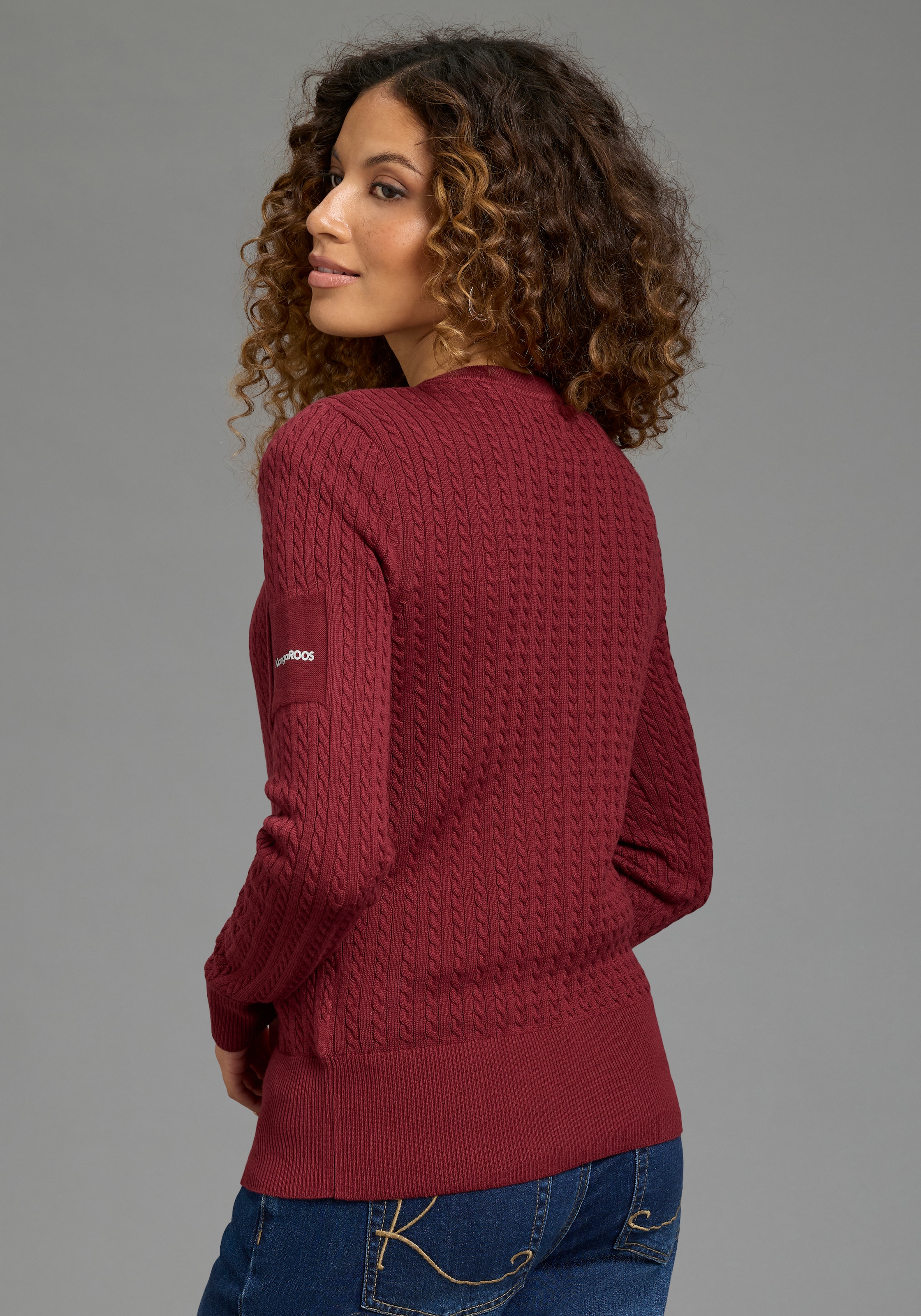 KangaROOS Strickjacke hüftlange Form, figurbetonte Passform, aus Feinstrick und Strick