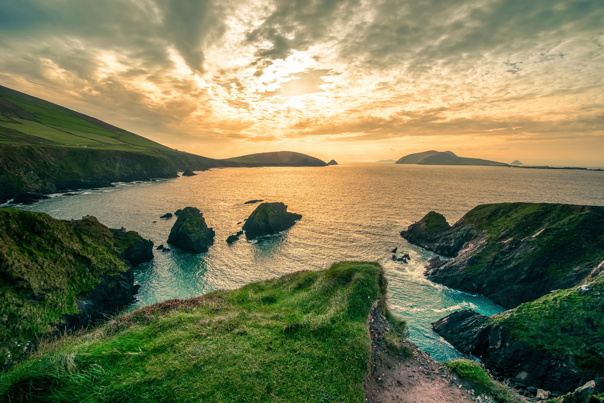 Papermoon Fototapete »DINGLE HALB-INSEL-IRLAND STRAND KLIPPEN KÜSTE GEBIRGE günstig online kaufen