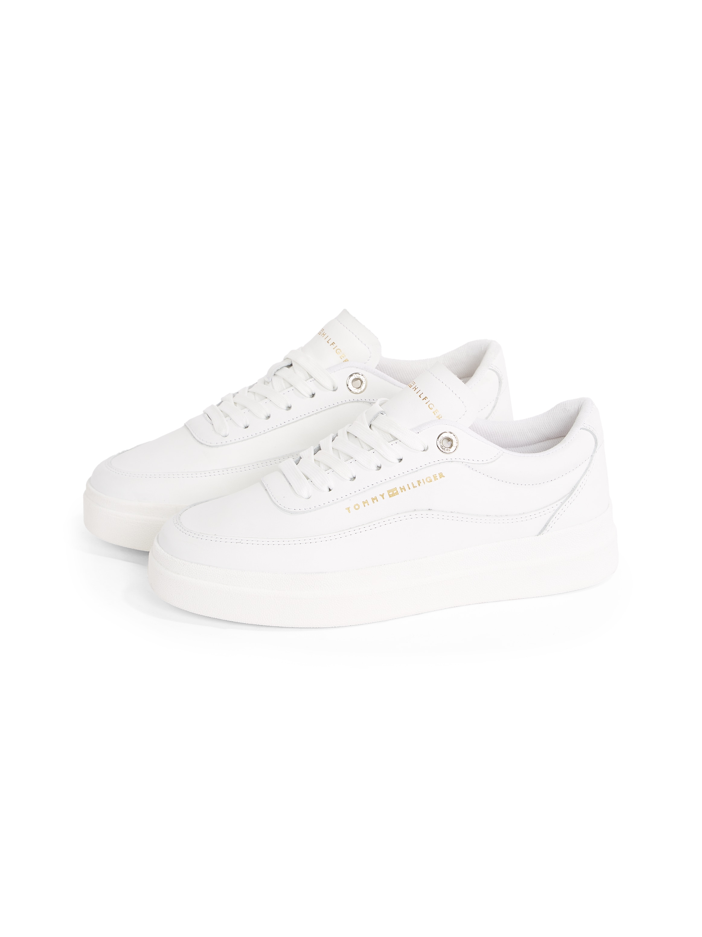 Tommy Hilfiger Plateausneaker »MODERN COURT SNEAKER LTHR«, Freizeitschuh, Halbschuh, Schnürschuh mit Kontrast-Logo