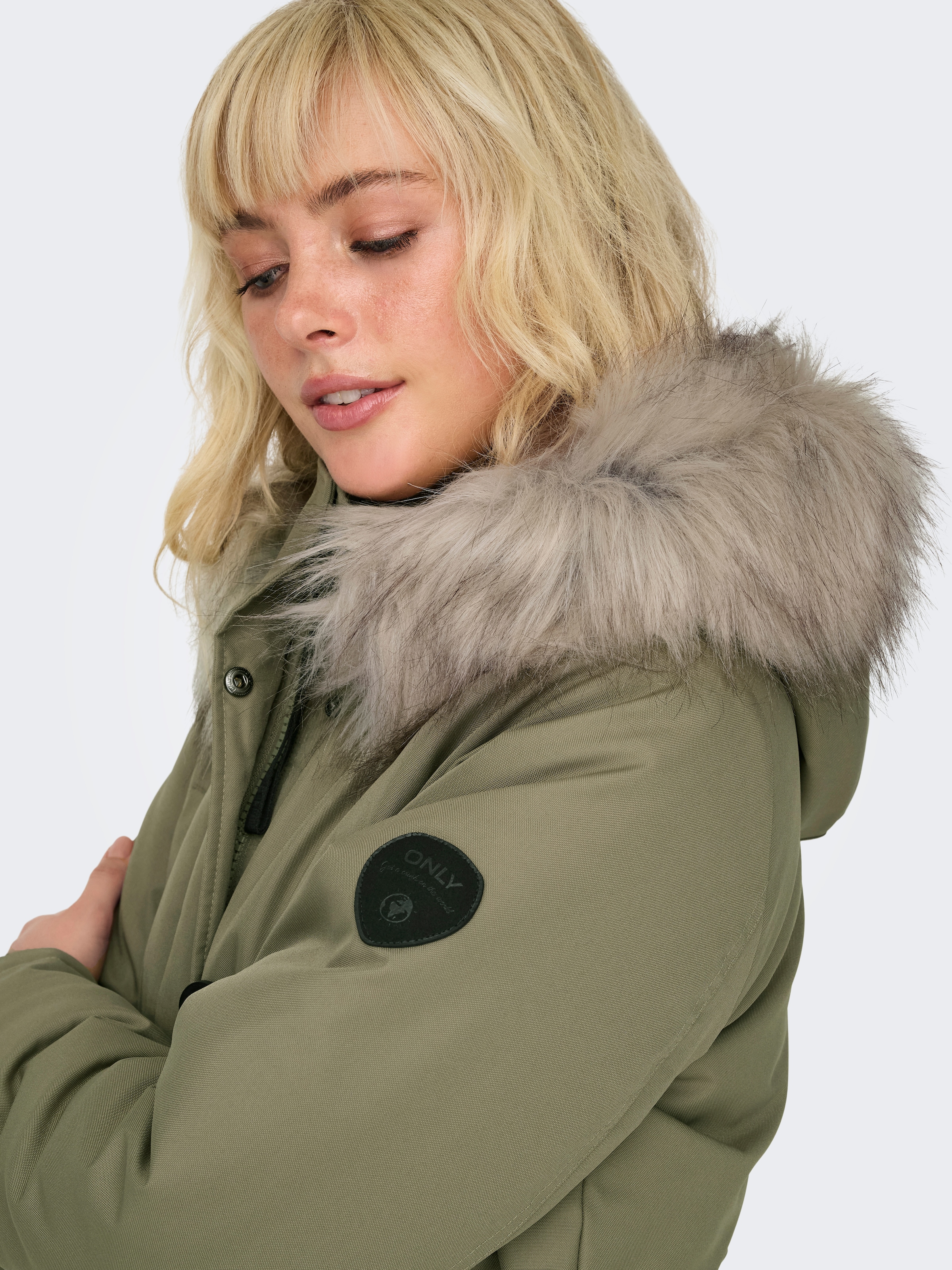 ONLY Parka »ONLIRIS FUR WINTER PARKA LIFE CC OTW«, mit Kapuze, mit verdeckter Knopfleiste