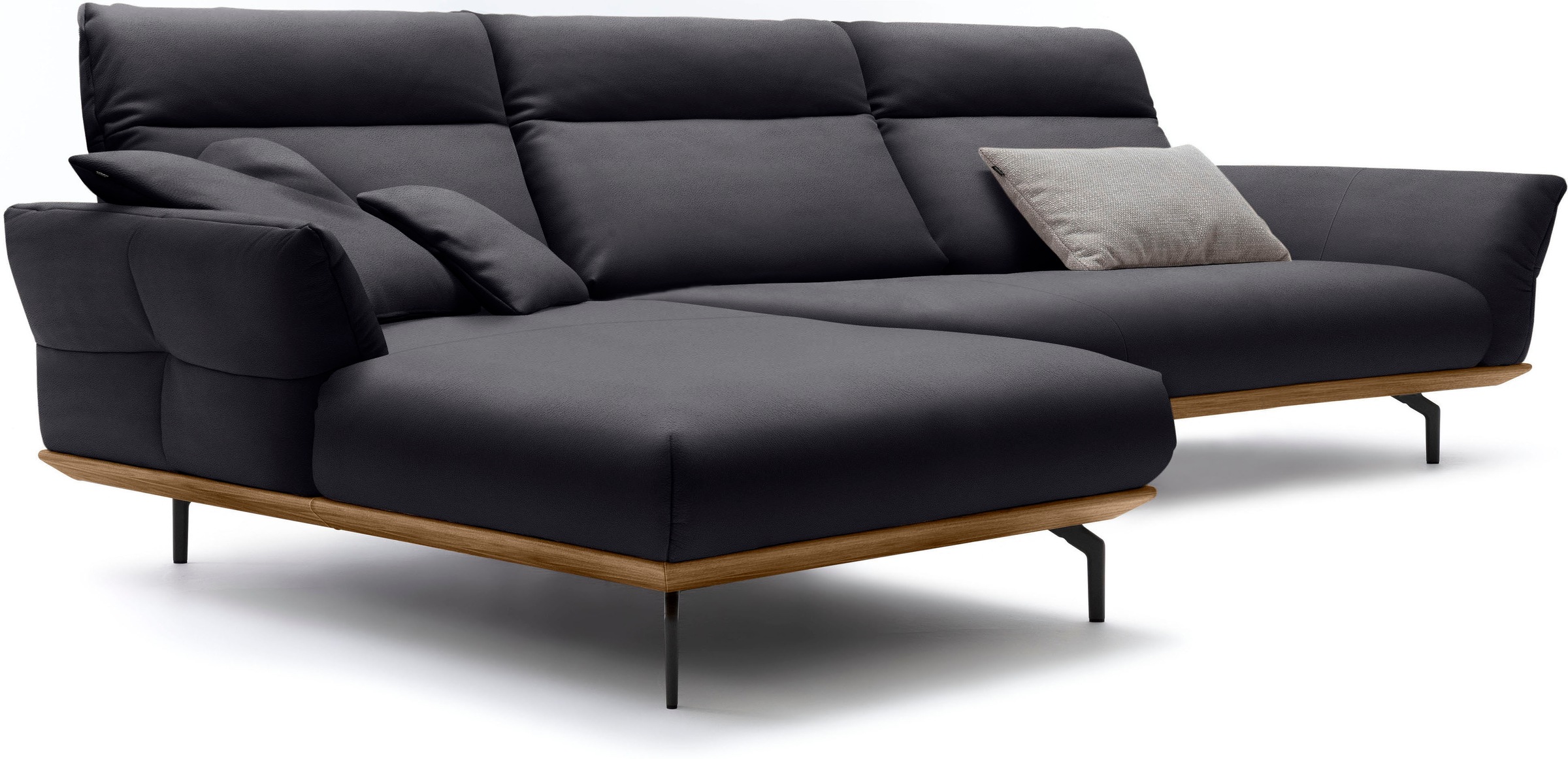Creation BY ROLF BENZ Ecksofa »CR.460«, Sockel in Nussbaum, Winkelfüße in Umbragrau, Breite 338 cm