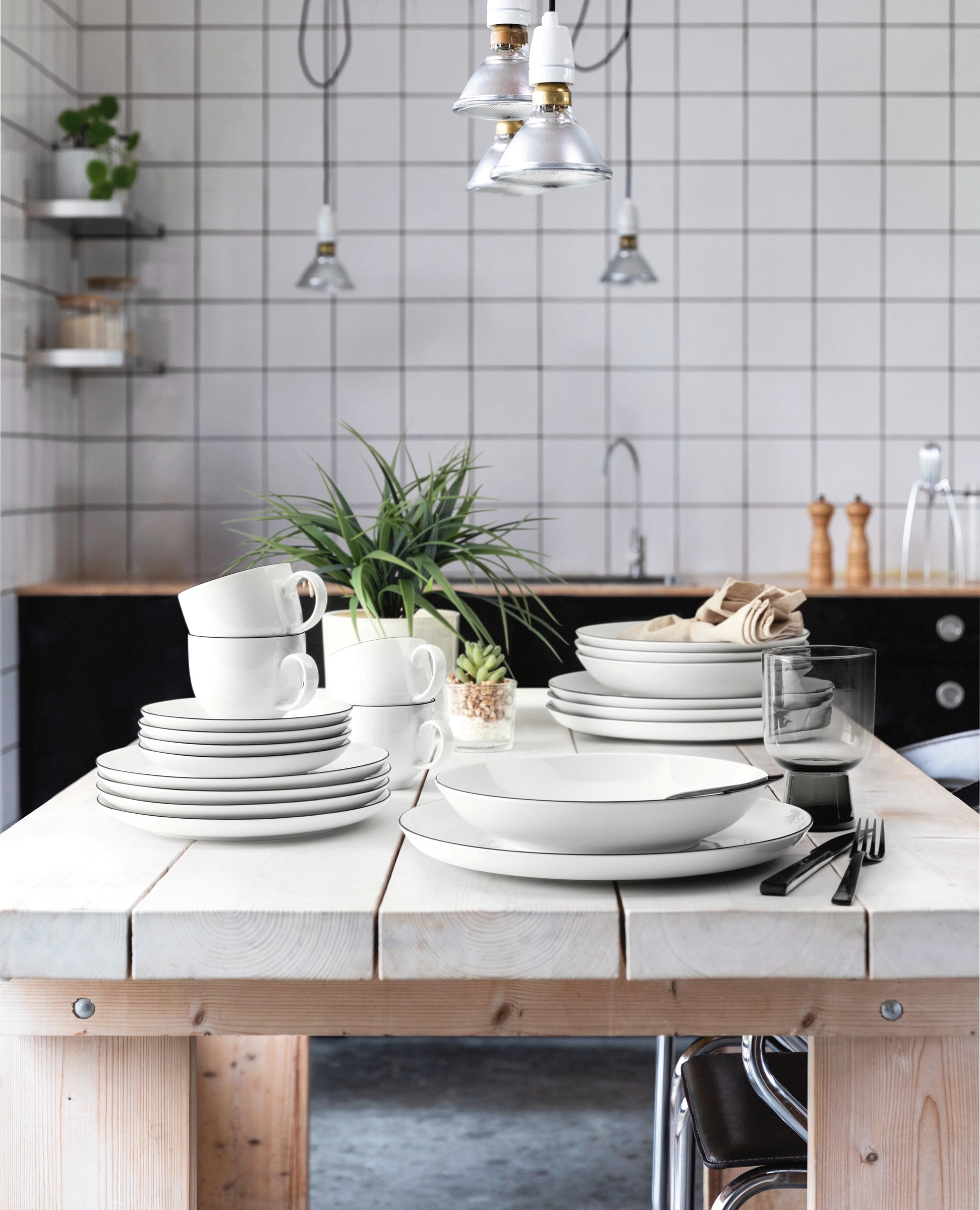 Seltmann Weiden Kaffeeservice »Geschirr-Set, Service Lido Black Line«, (Set, 18 tlg.), Tassen, Untertassen, Teller, 18 Teile, für 6 Personen, Made in Germany