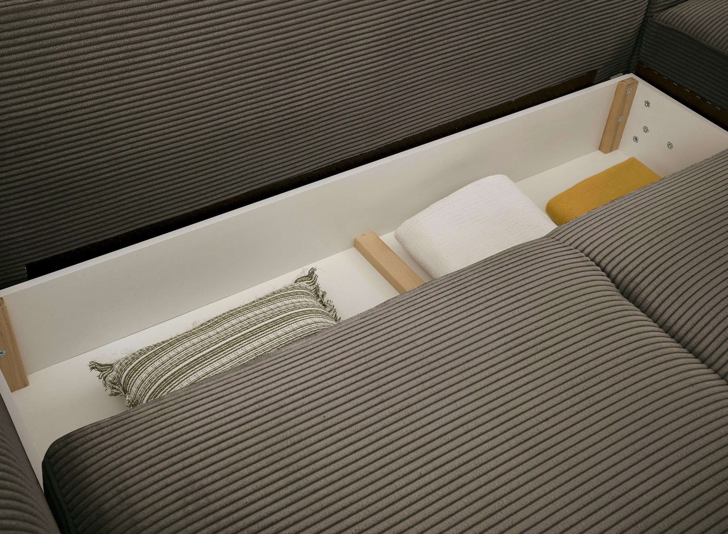 ED EXCITING DESIGN Ecksofa »Angelina L-Form« mit Bettfunktion, Bettkasten & 5 Zierkissen