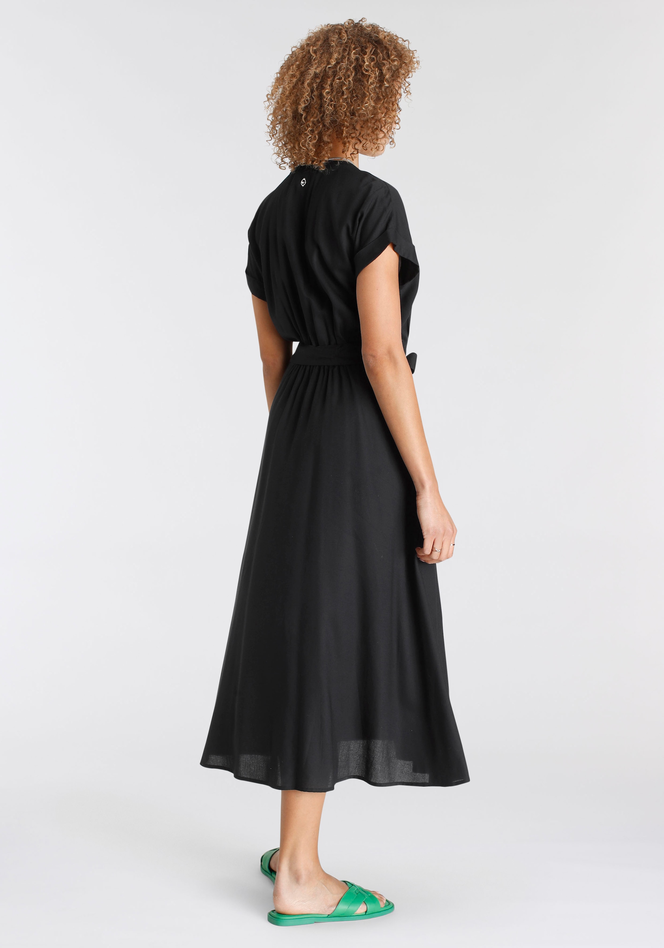 Tamaris Hemdblusenkleid, wadenlang, sportlicher Stil, aus Viskose, mit Stehkragen