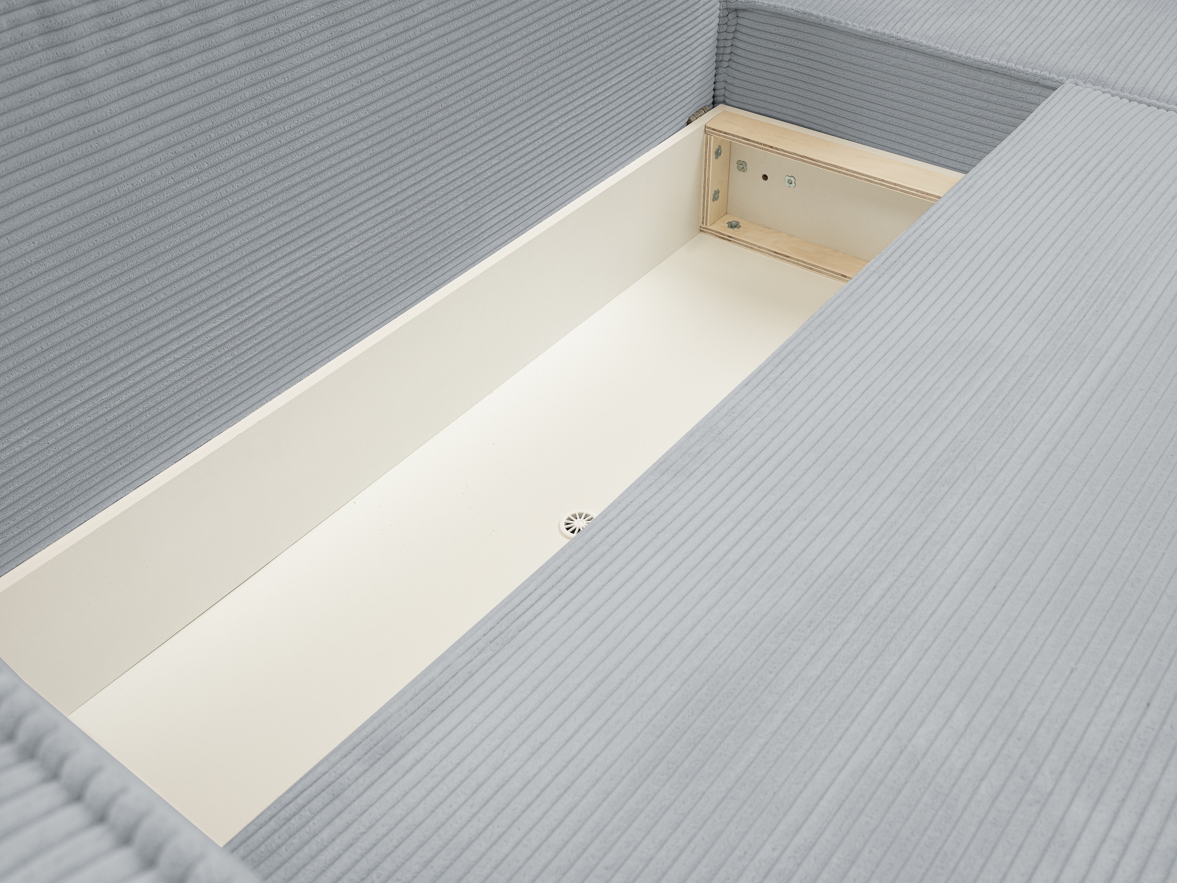 WERK2 Ecksofa »Atlanta-New, modernes Design, Stellmaße 280x147cm, L-Form, Kedernaht«, hoher Komfort, Schlaffunktion & Bettkasten, Cord, Grau