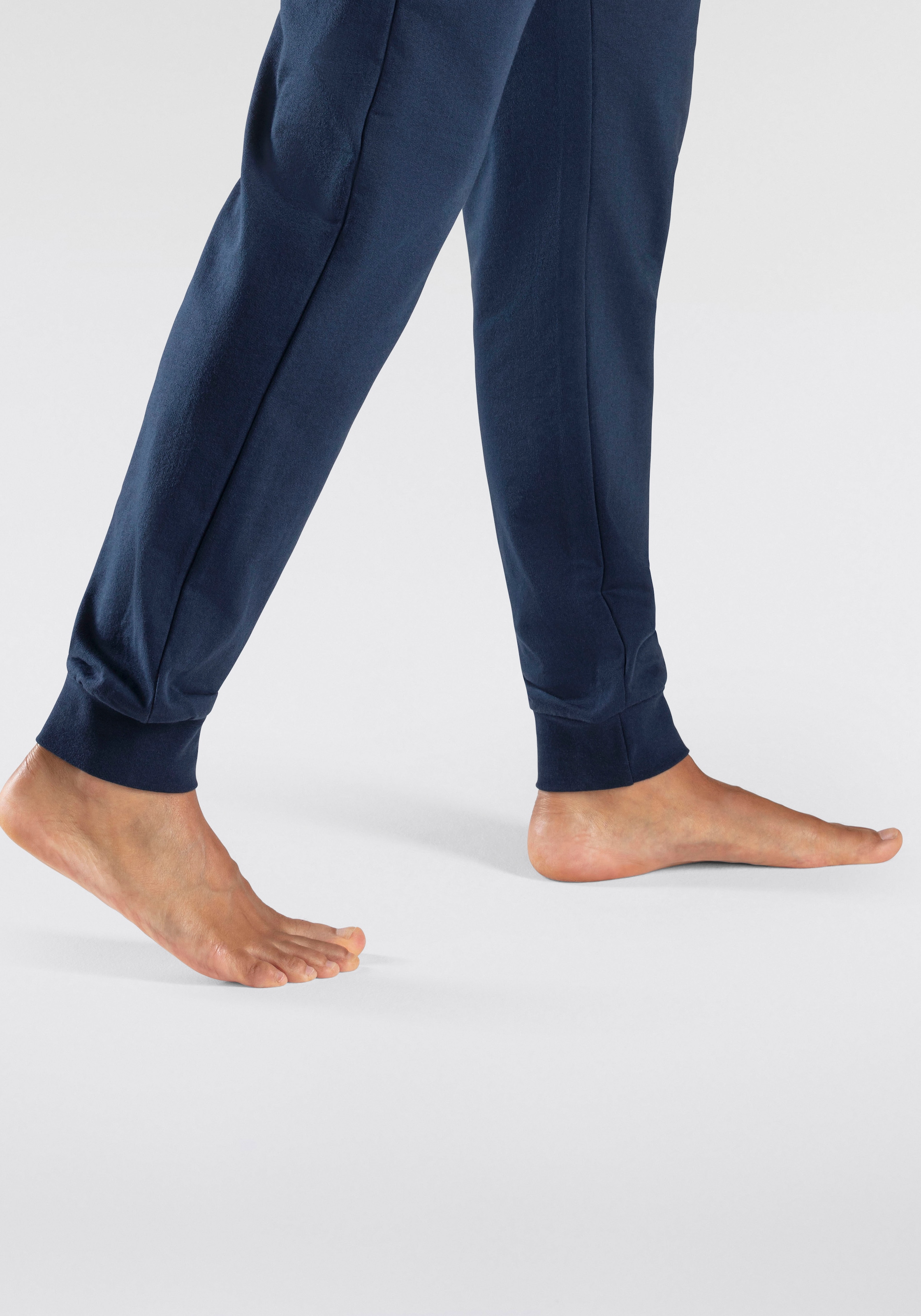 Bench. Loungewear Sweathose  Jogginghose mit Kordel, aus Baumwoll-Mix