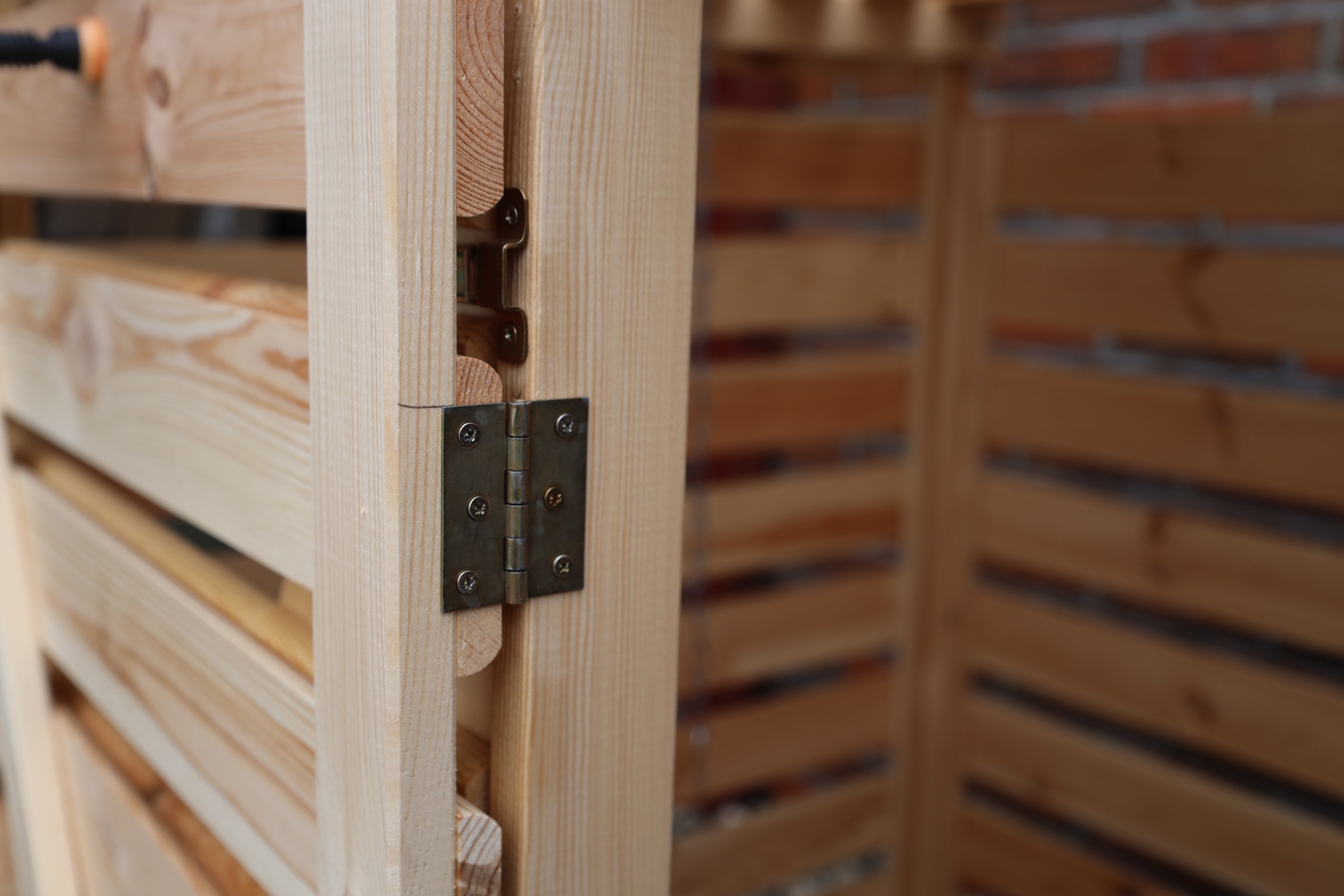 promadino Mülltonnenbox »Vario III«, für 3 Tonnen, robust aus ökologisch, zertifiziertem Kiefernholz