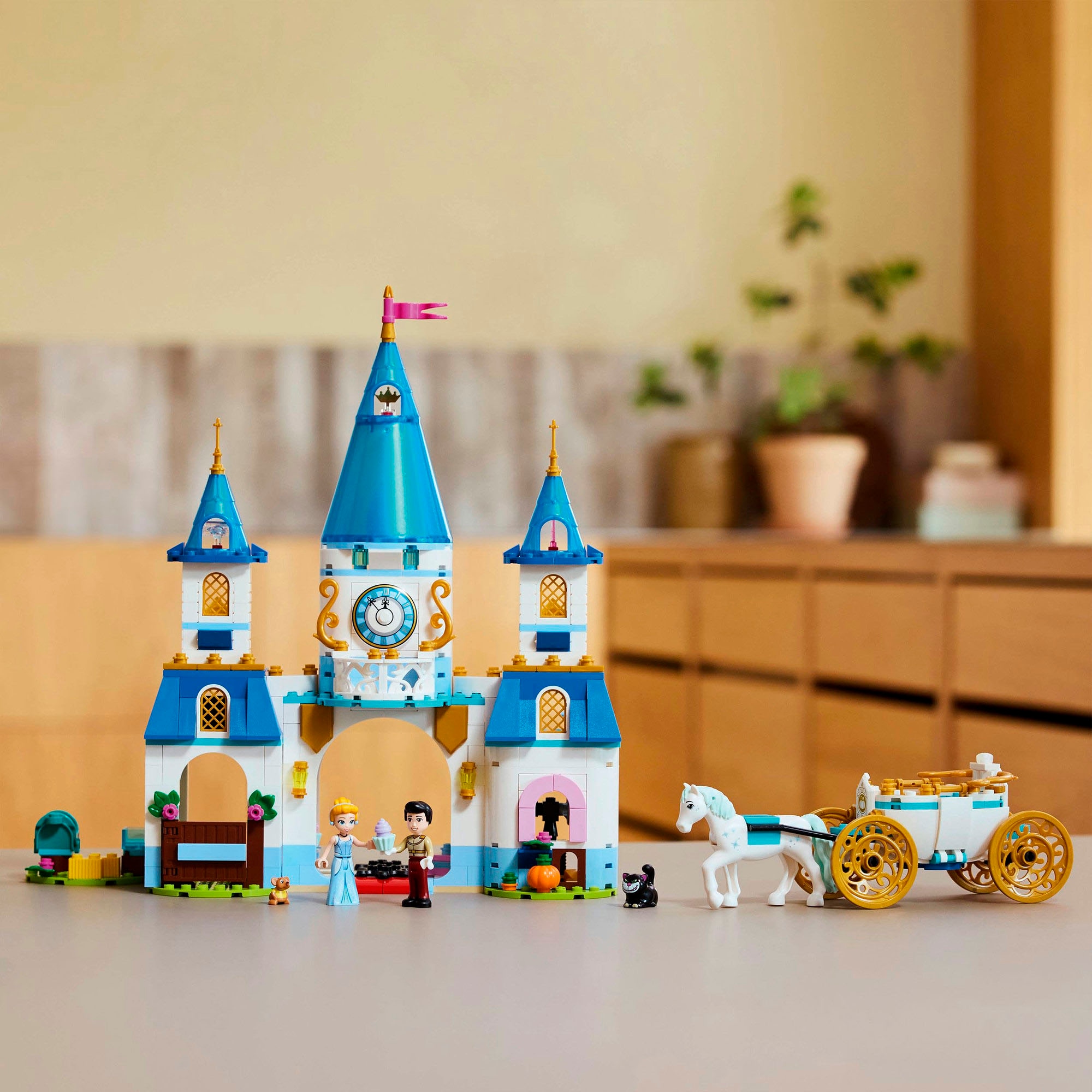 LEGO® Konstruktionsspielsteine »Cinderellas Schloss und Pferdekutsche (43275), LEGO Disney Princess«, (596 St.), Made in Europe