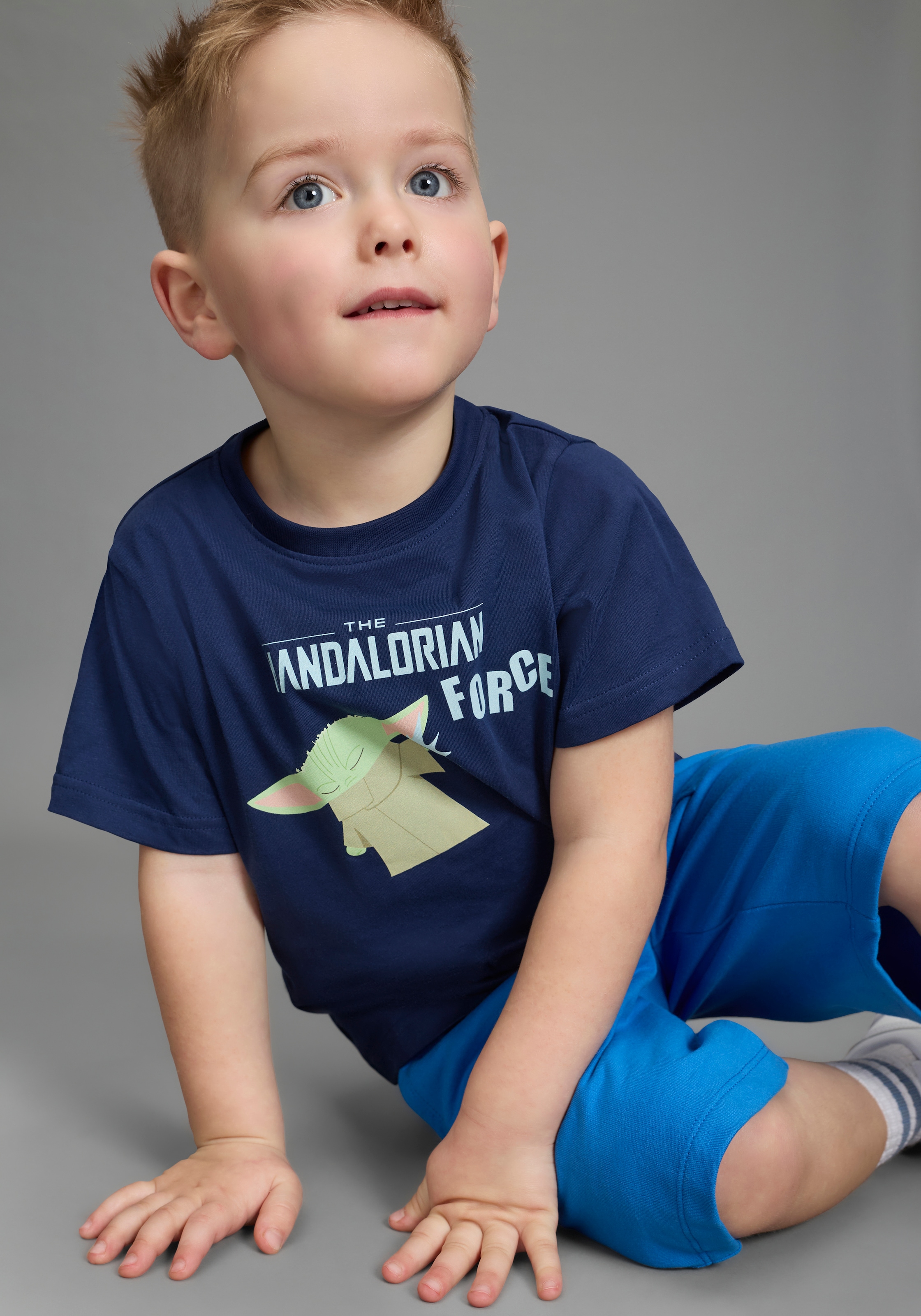KIDSWORLD T-Shirt »STAR WARS: MADALORIAN - Disney Shirt« MANDALORIAN Shirt für Jungen, Kurzarm, bedruckte Optik, aus Baumwolle
