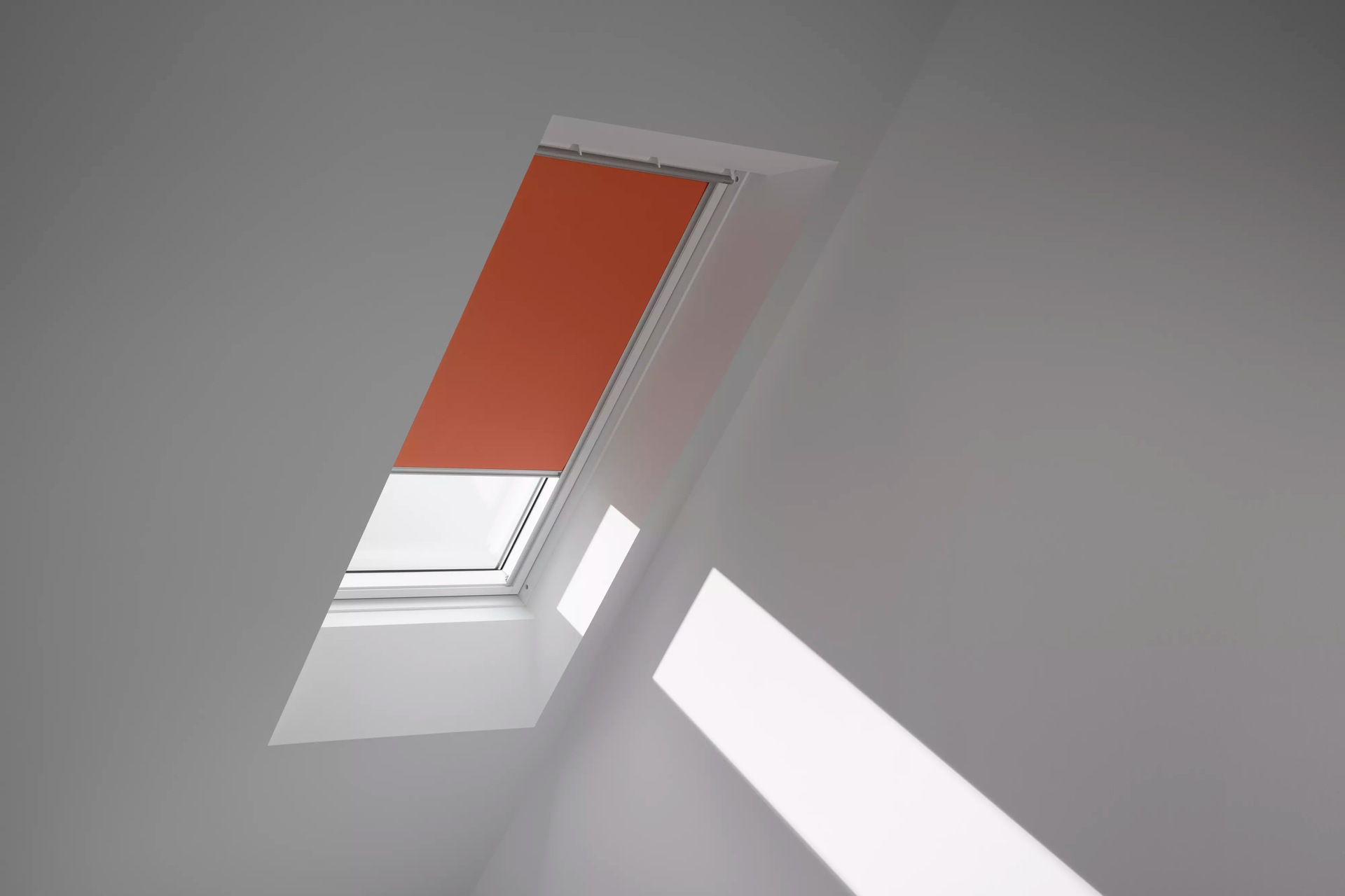VELUX Verdunklungsrollo »DKL 4564S, Farbe: orange«, verdunkelnd, ohne Bohren, in Führungsschienen, alufarbene Führungsschienen & Griffleiste
