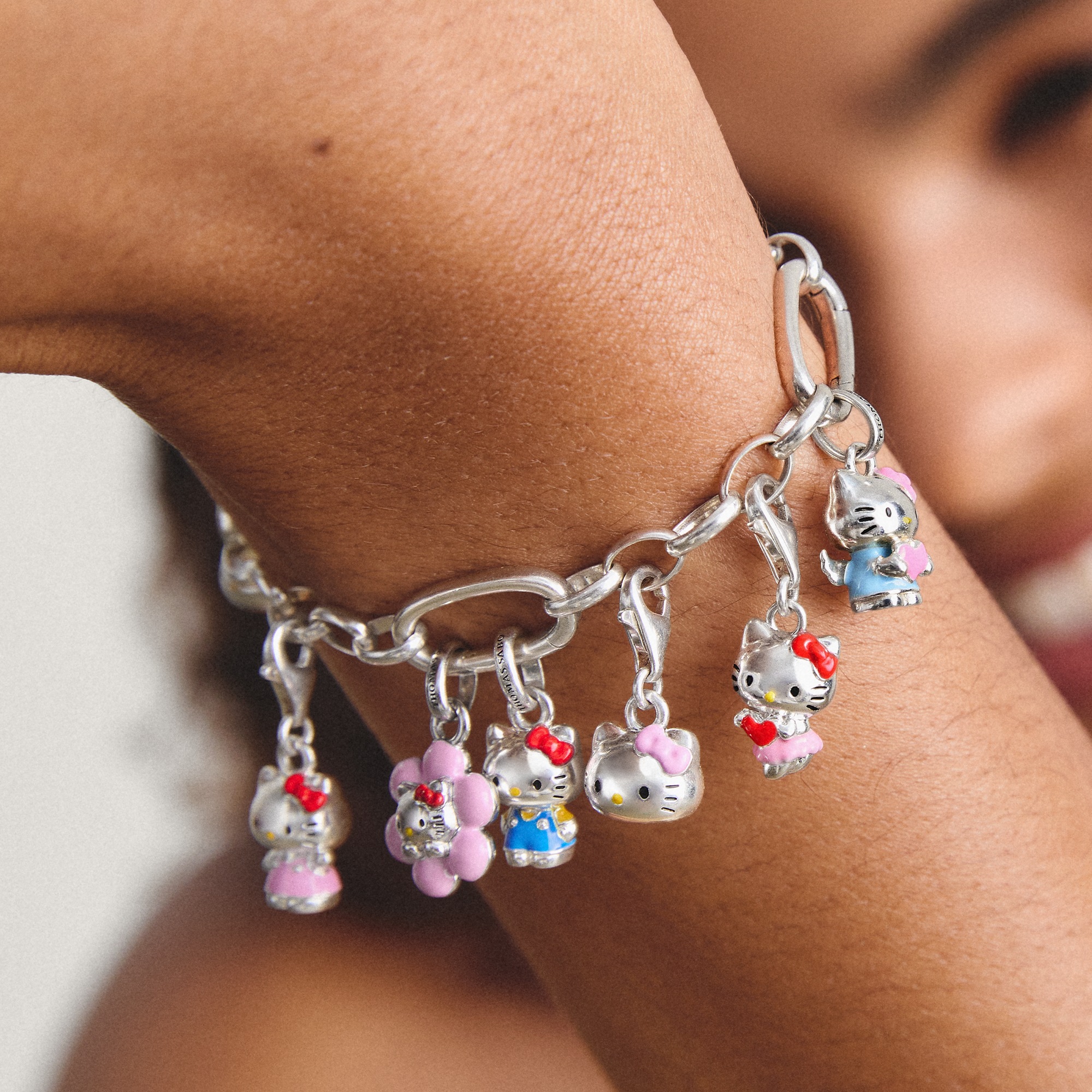 THOMAS SABO Charm-Einhänger »THOMAS SABO ♡ Hello Kitty Charm klassisch blau - Connect« Emaille