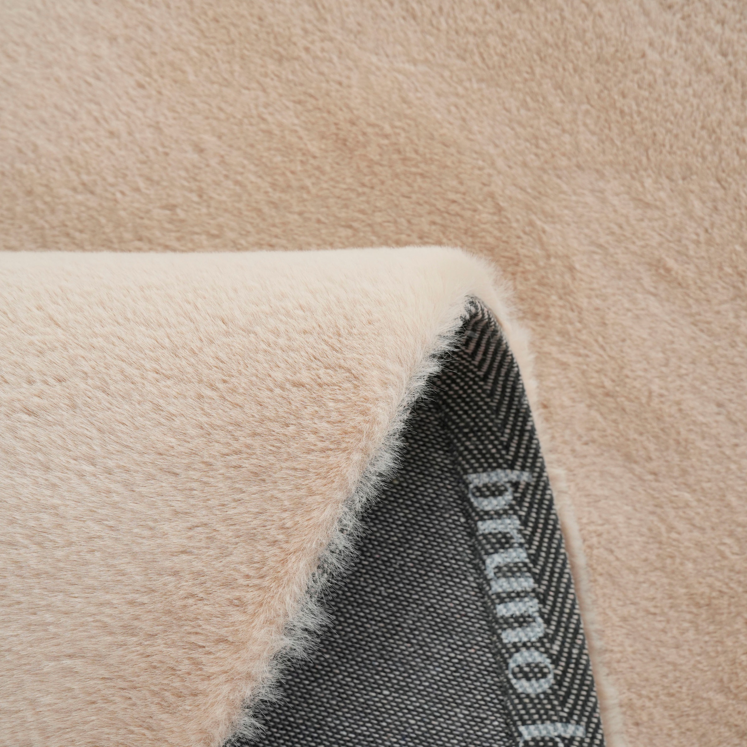 Bruno Banani Hochflor-Teppich »Rabbit 2 Bean, Kunstfell Teppich, Modern, besondere Form«, U-förmig, 25 mm Höhe, Kaninchenfell-Haptik, Microfaser, Wohnzimmer, Schlafzimmer, Esszimmer
