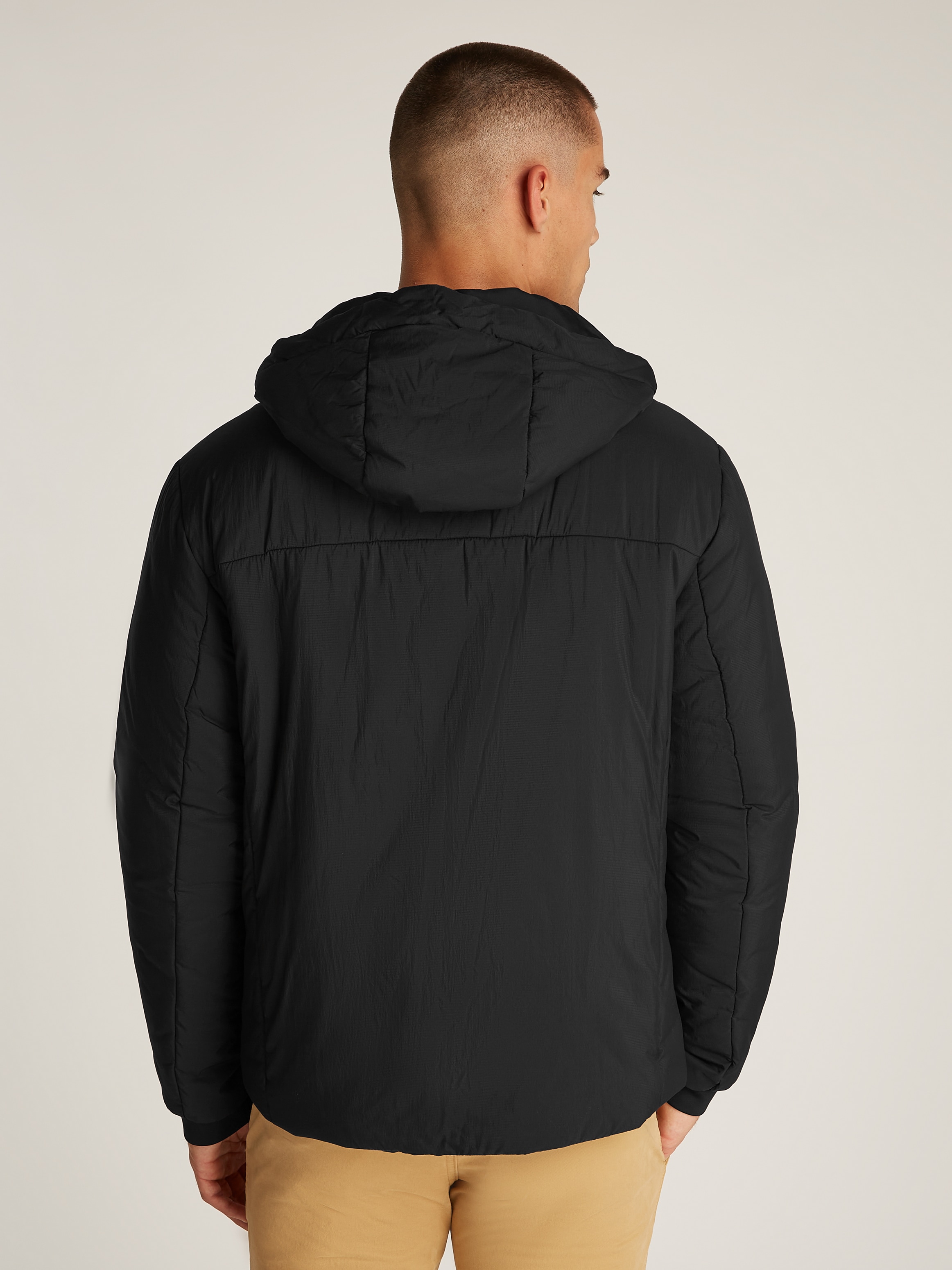 Tommy Jeans Plus Allwetterjacke »TJM LT POLY JACKET EXT«, mit Kapuze, in Großen Größen, Logostickerei, Eingriffstaschen