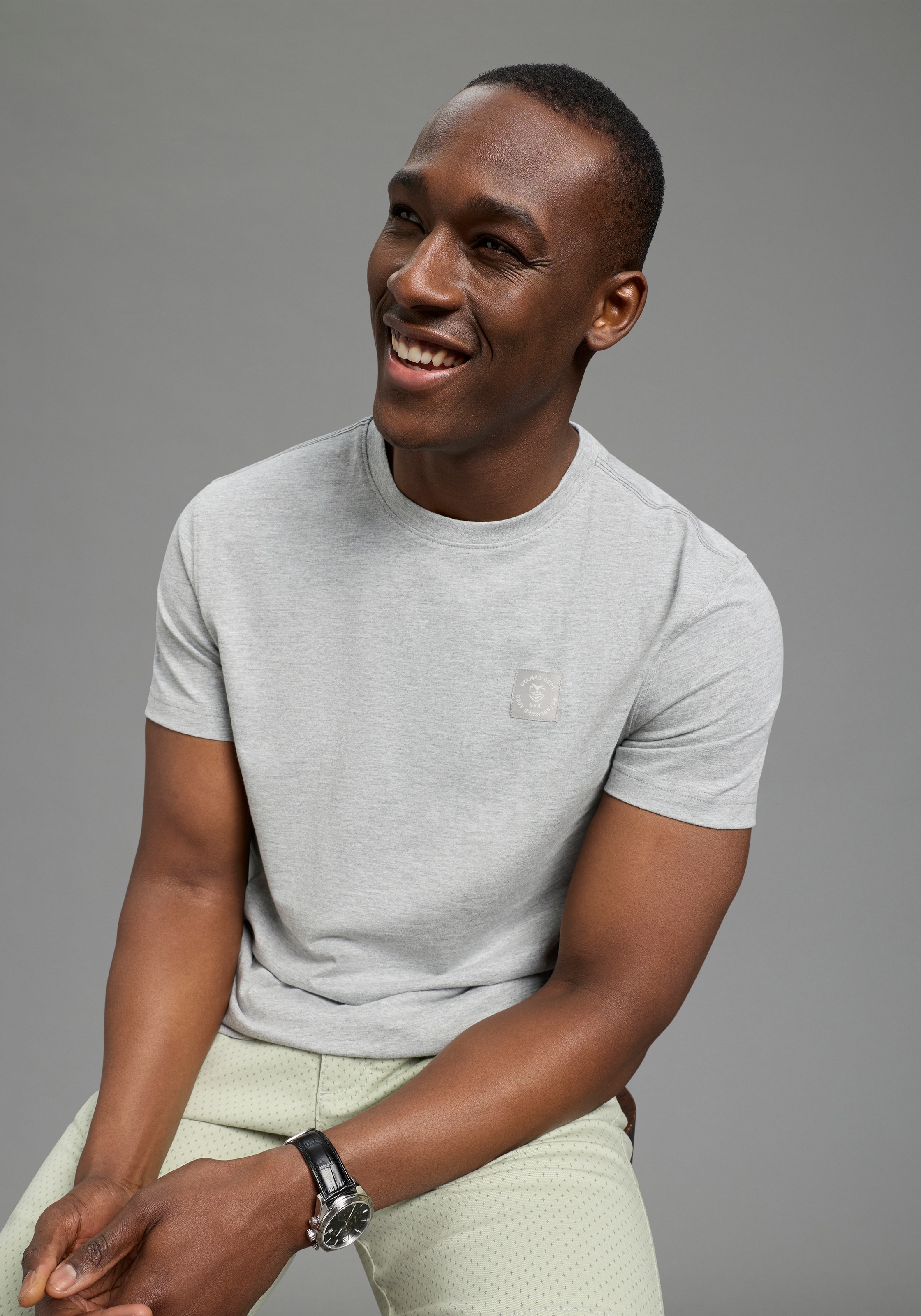 DELMAO Rundhalsshirt »Neue Kollektion!« 2er-Pack,  normale Passform, kurzarm, mit Rundhalsausschnitt, bedruckt