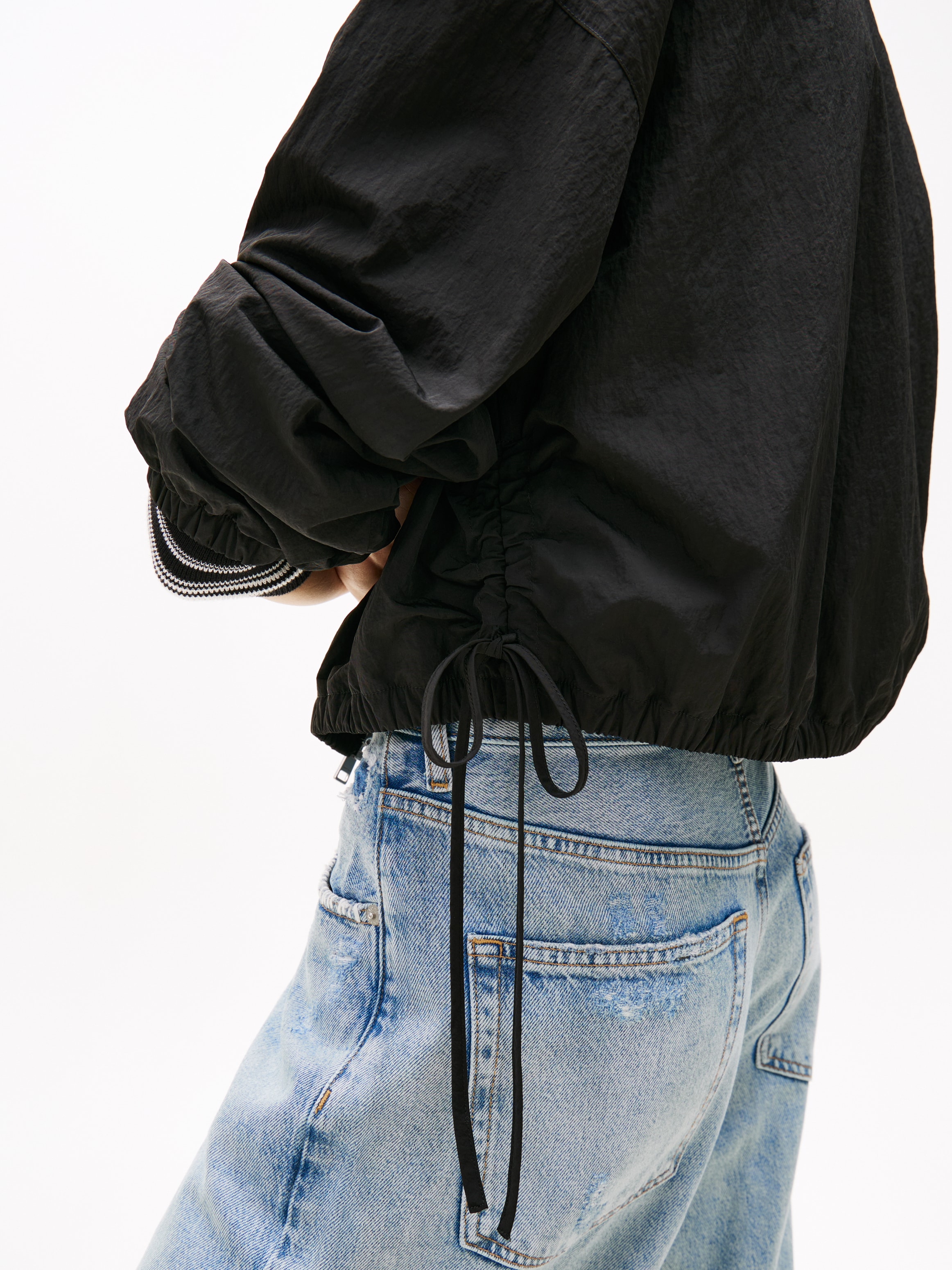 Tommy Jeans Kurzjacke »TJW TIE SIDE HIGH NECK JACKET« Taillenbund mit seitlichen Bindebändern
