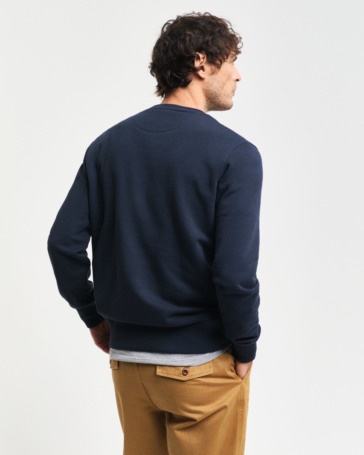 Gant Sweatshirt »EMBOSSED C-NECK SWEAT« eine erhabene GANT-Grafikprägung auf der Brust