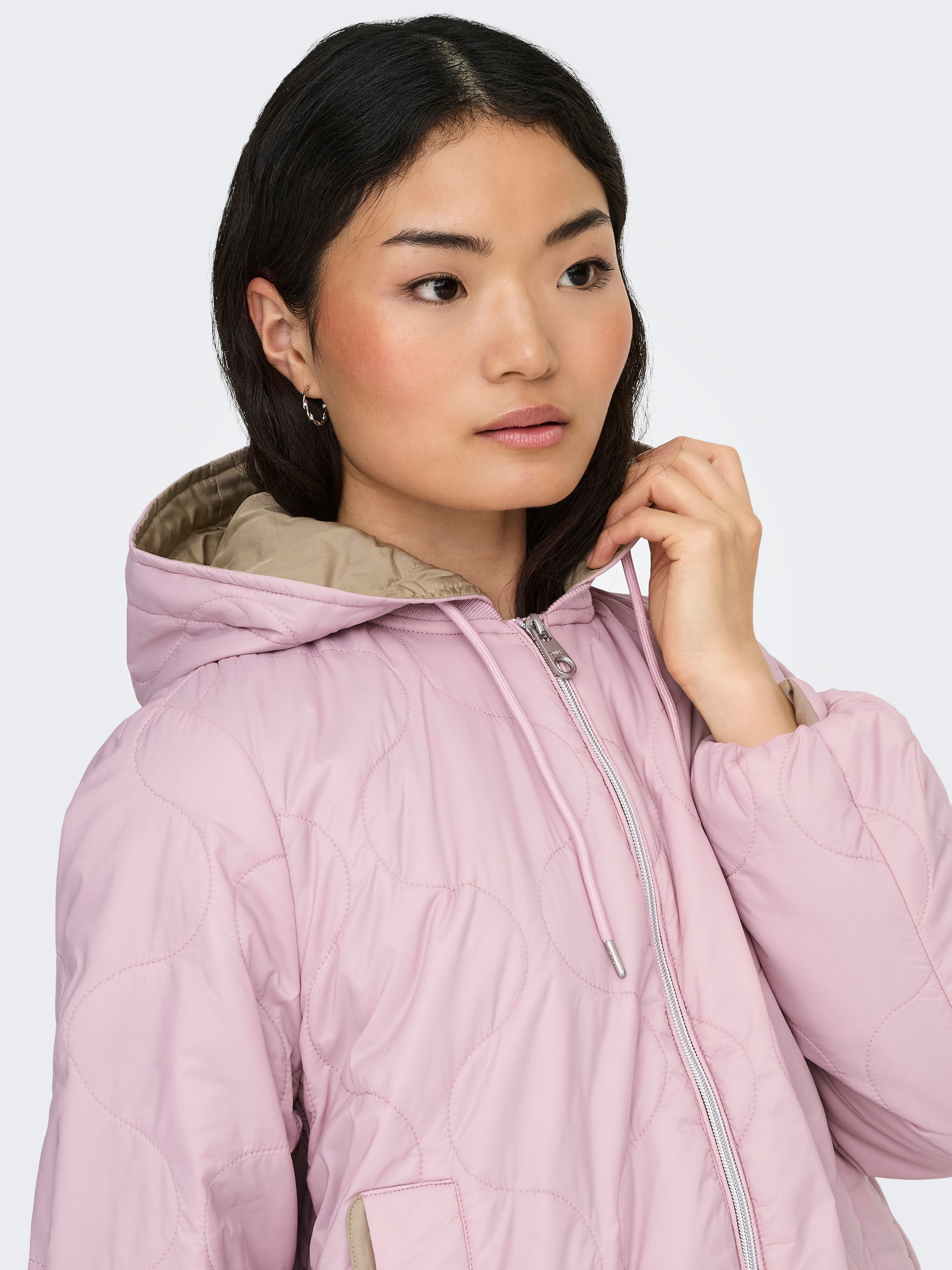 ONLY Steppjacke »ONLMIKI HOOD QUILT JACKET CC OTW« mit Kapuze mit seitlichem Kordelzug am Saum