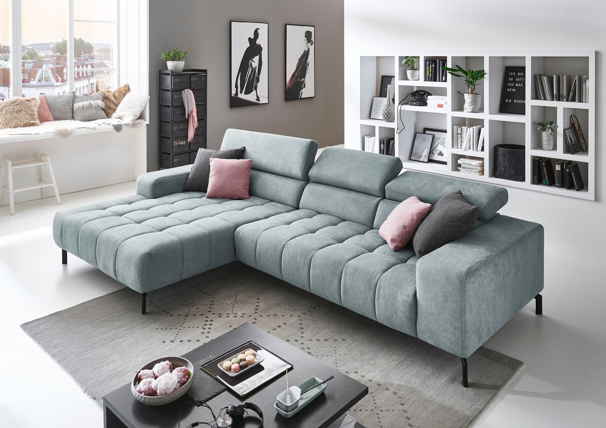 Die PlanBar Ecksofa »MP-IN18022 L-Form« mit Kopfteilverstellung & Zierkissen, optional Sitztiefenverstellung