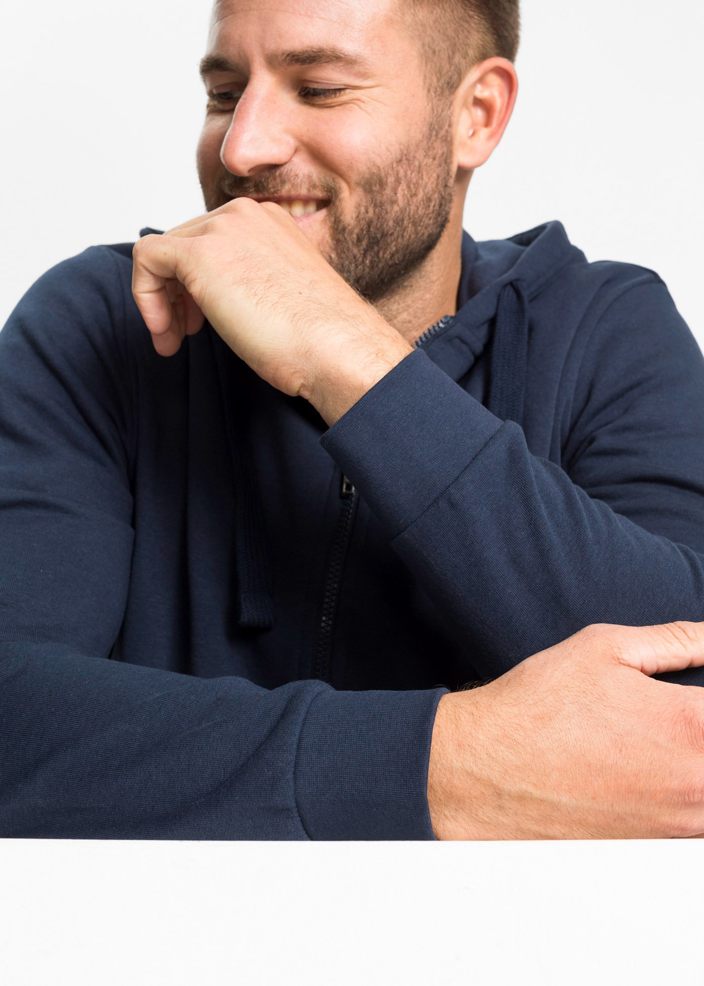 bonprix Kapuzensweatjacke »Kapuzen-Sweatjacke mit Reißverschluss« Kapuzen-Sweatjacke mit Reißverschluss