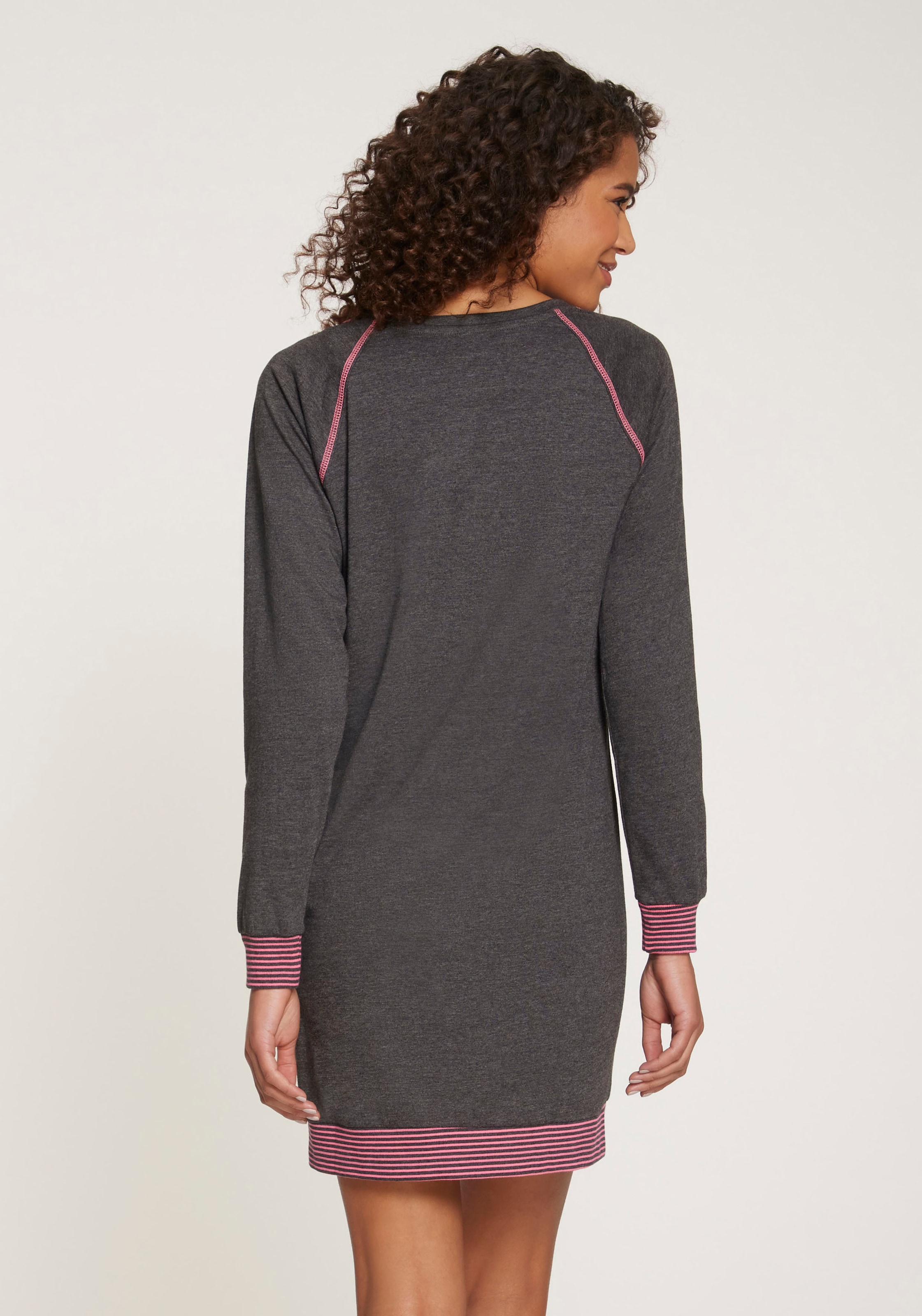 Vivance Dreams Nachthemd mit dekorativen Flatlock-Nähten in Neonfarben